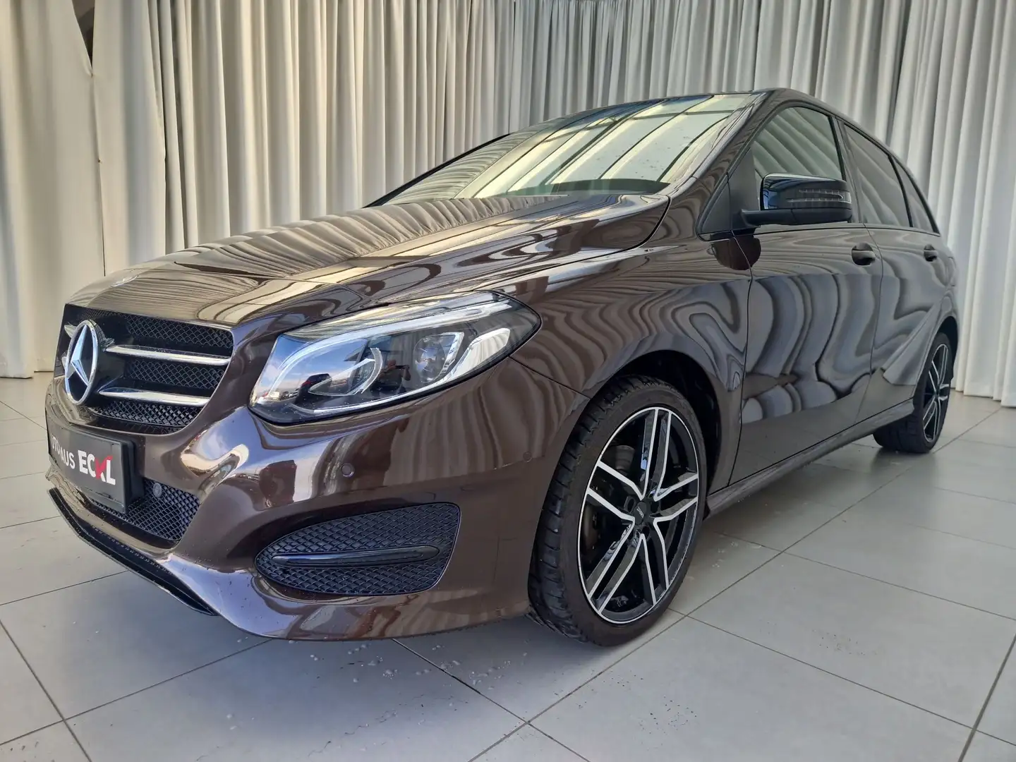 Mercedes-Benz B 200 d 4MATIC AUT Kam. KlimaA LED Nacht Navi Braun - 2
