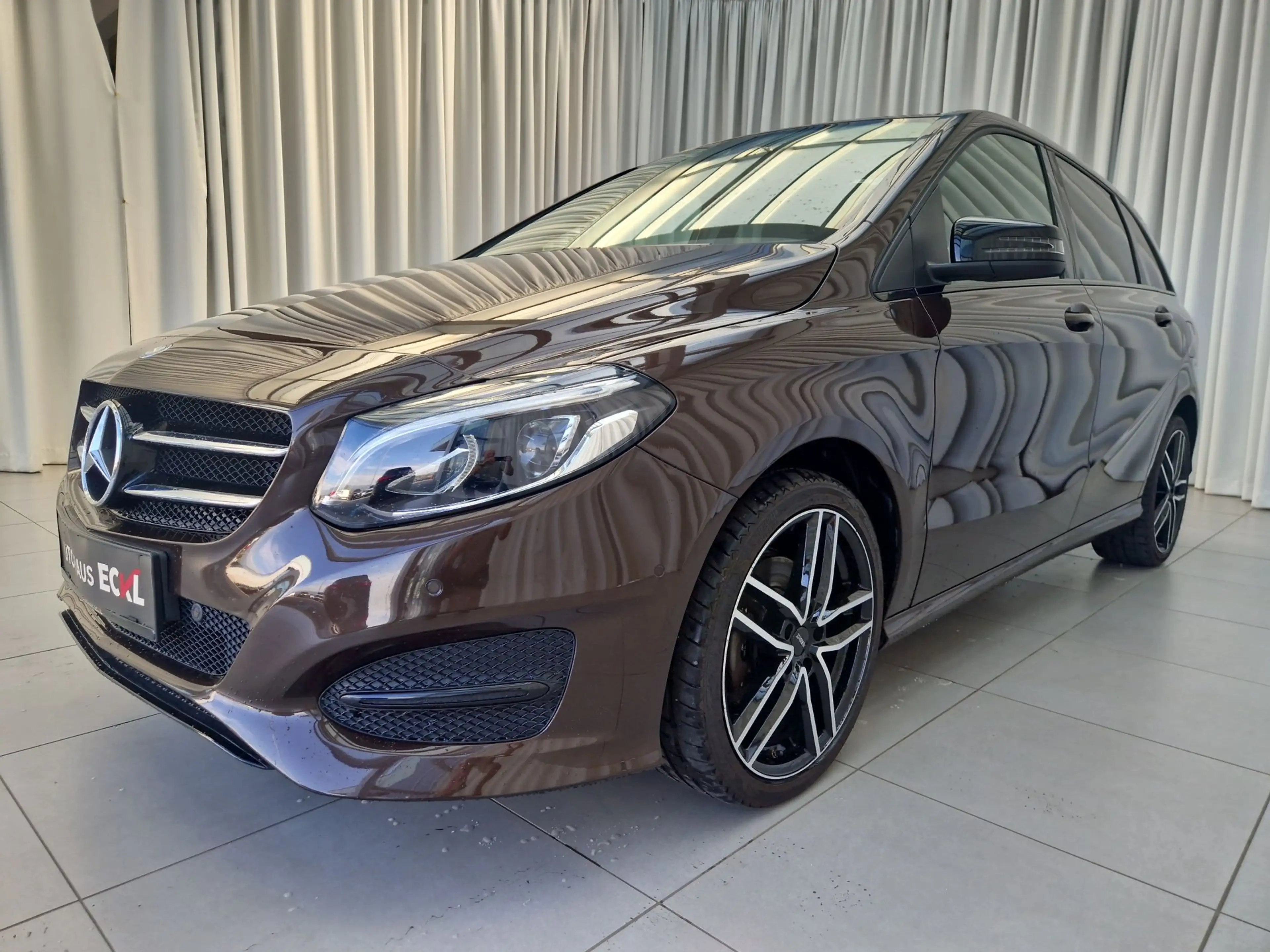 Mercedes-Benz B 200 d 4MATIC AUT Kam. KlimaA LED Nacht Navi — photo 2