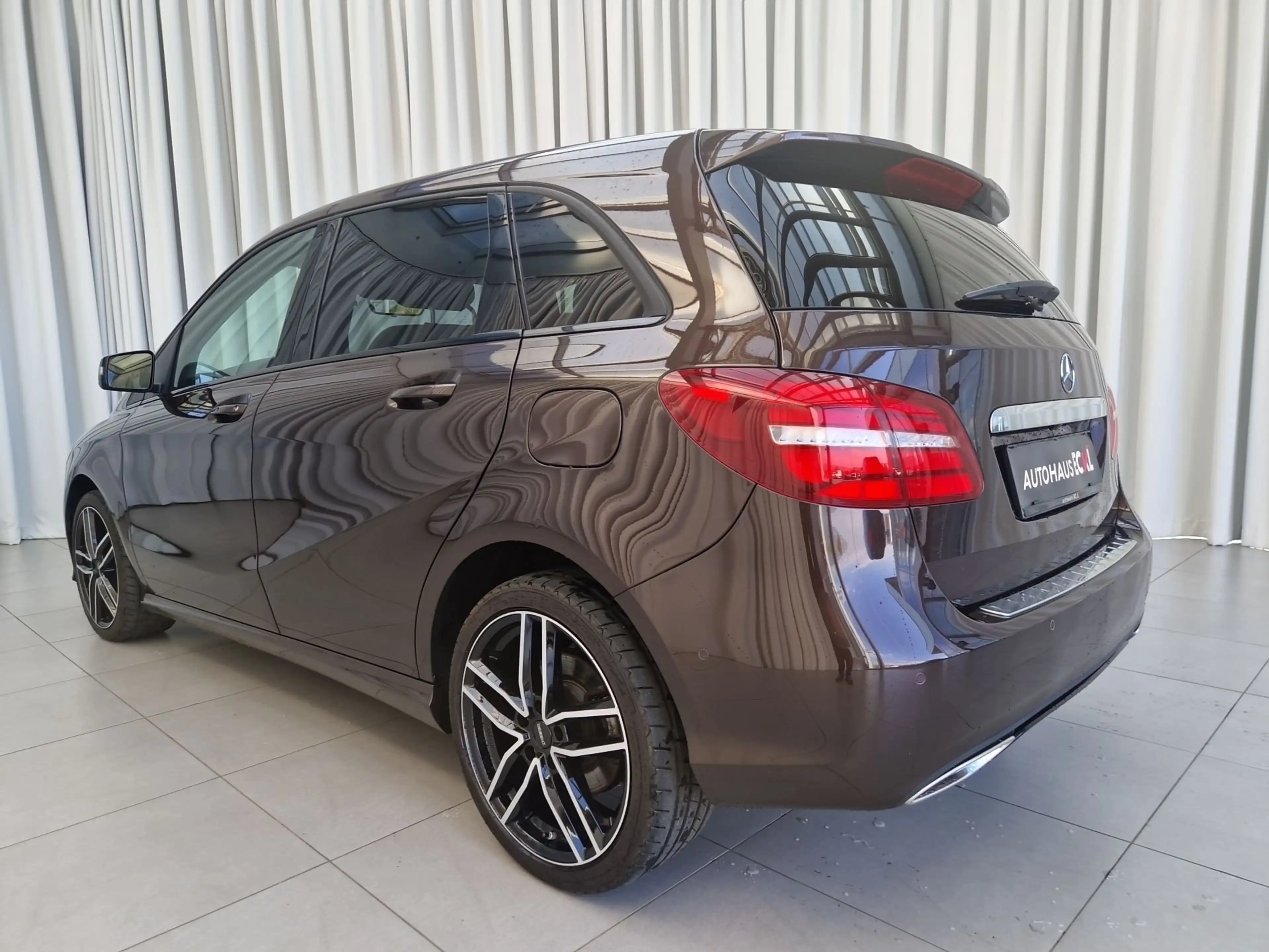Mercedes-Benz B 200 d 4MATIC AUT Kam. KlimaA LED Nacht Navi — photo 6