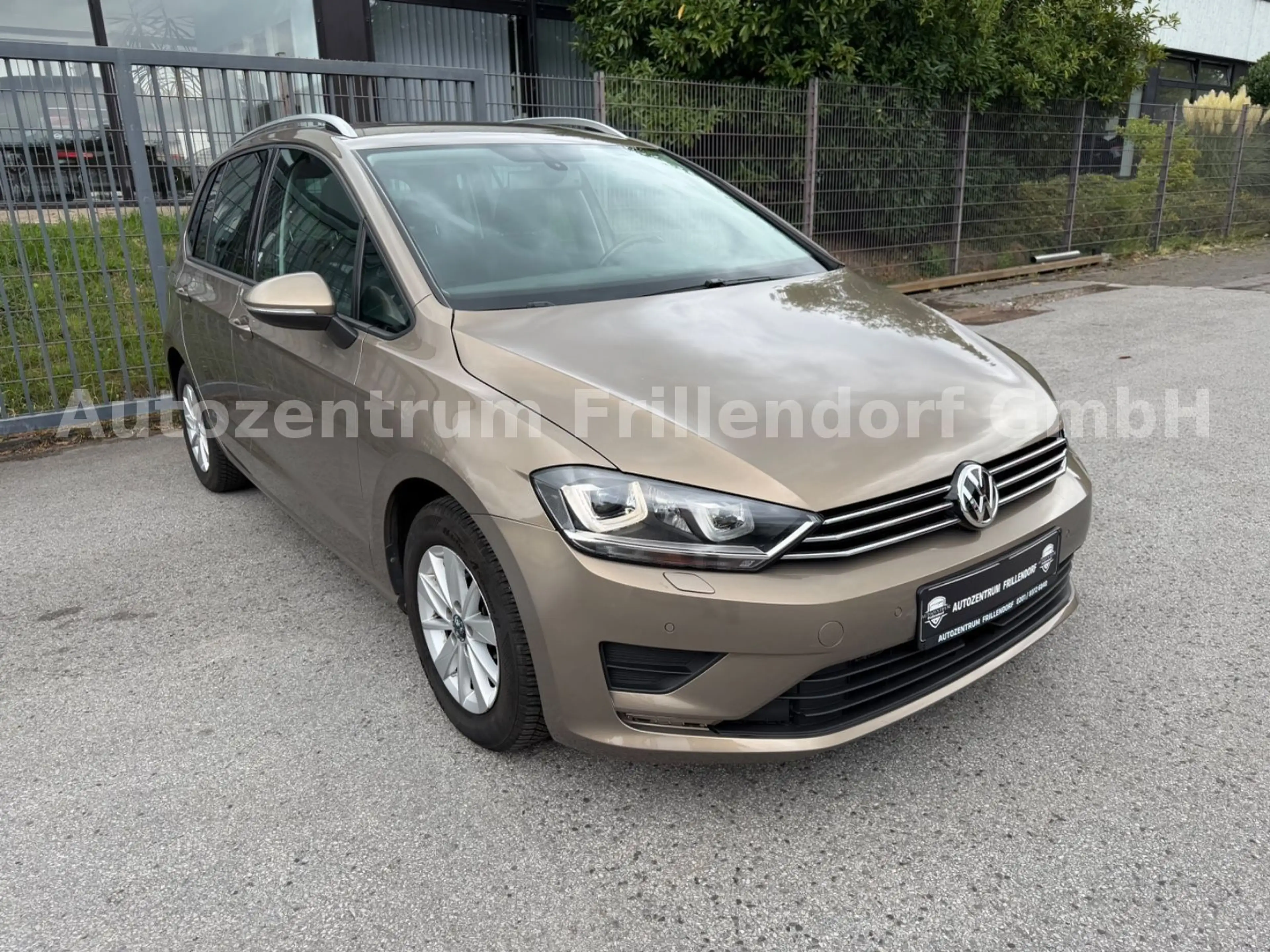 Volkswagen Golf Sportsvan VII BMT AUTOMATIK/PDC/XENON!! — photo 3