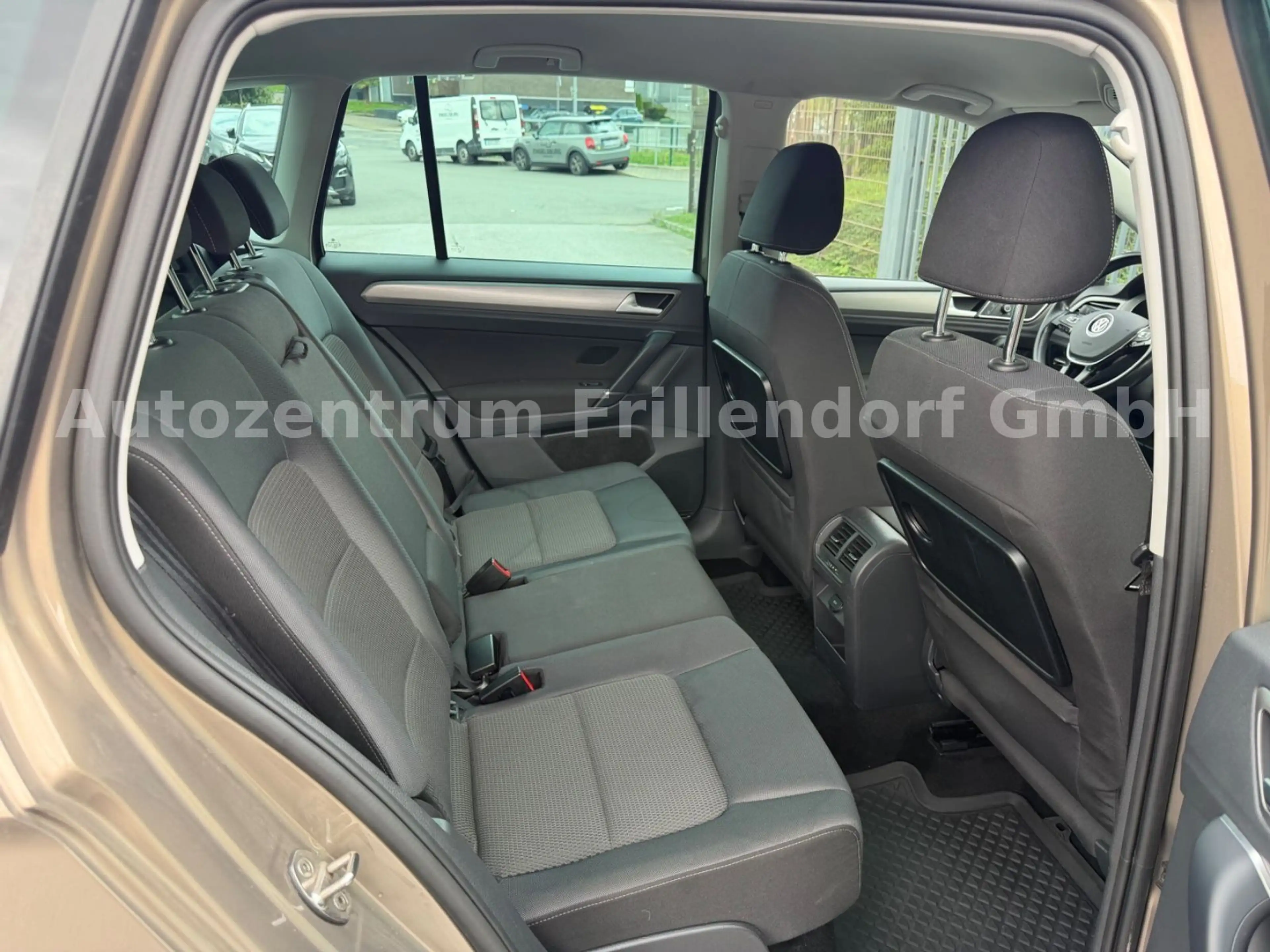 Volkswagen Golf Sportsvan VII BMT AUTOMATIK/PDC/XENON!! — photo 9