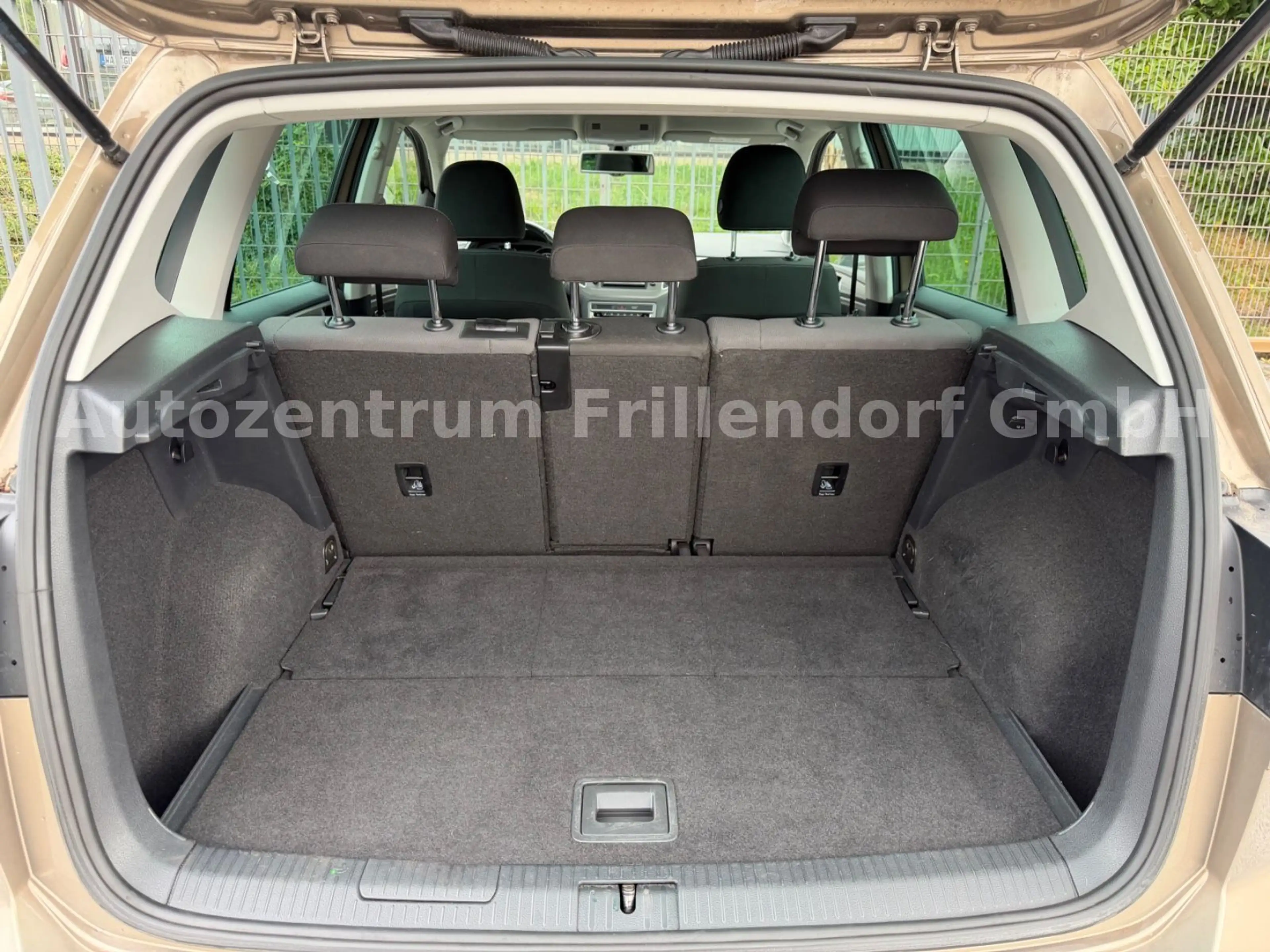 Volkswagen Golf Sportsvan VII BMT AUTOMATIK/PDC/XENON!! — photo 8