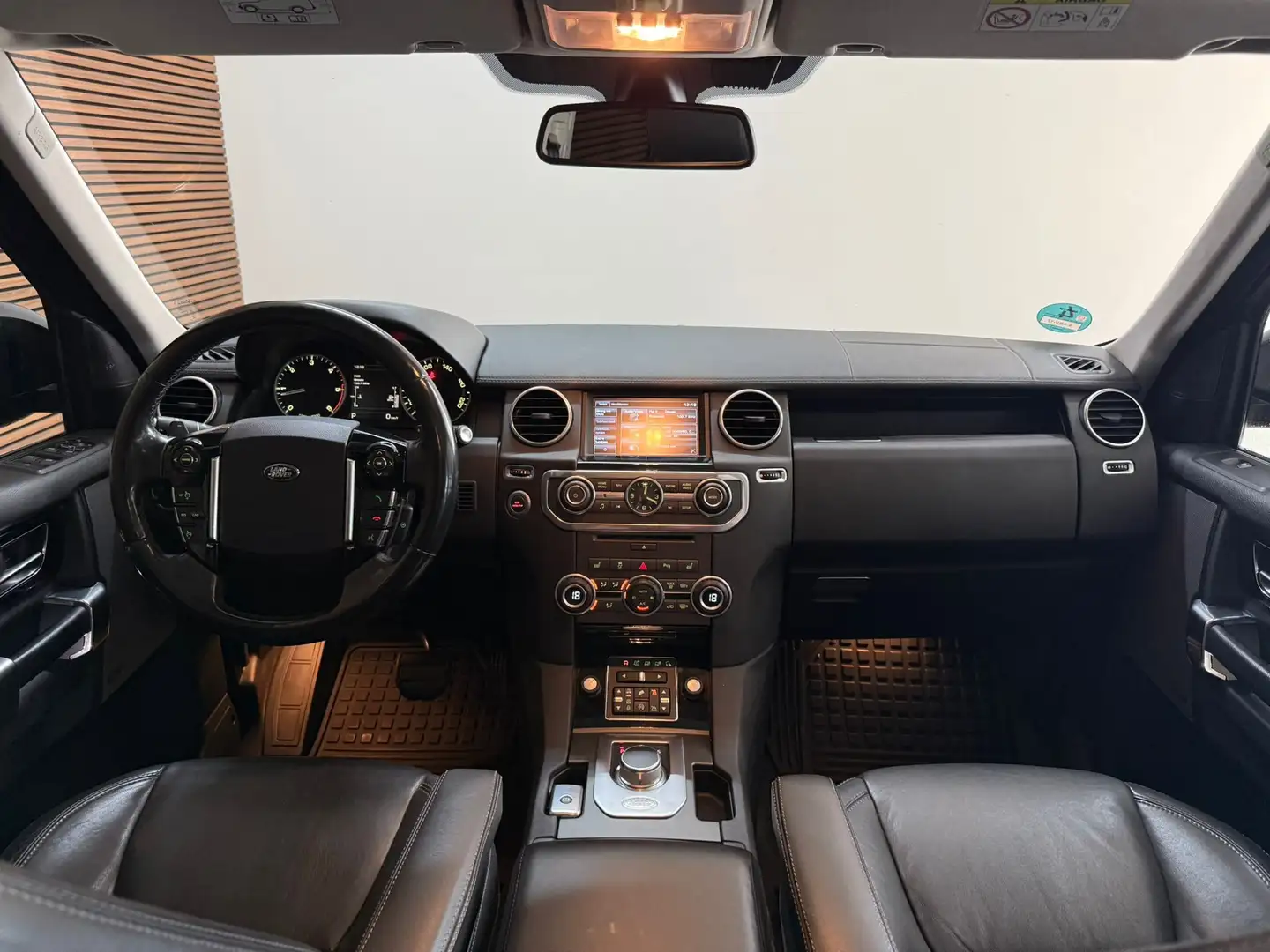 Land Rover Discovery 3.0 SDV6 XXV Special Edition 7personen | Schuif/Gl Negro - 2