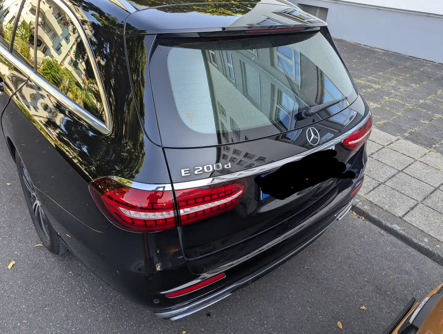 Mercedes-Benz E 200 E 200 d T 9G-TRONICAvantgarde Schwarz - 2