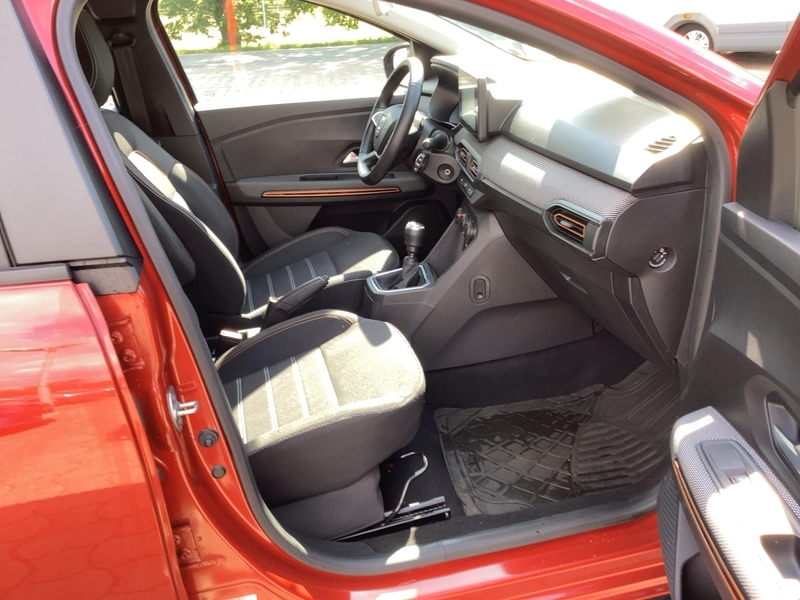 Dacia Sandero III 1.0 TCe 100 ECO-G Stepway Comfort — photo 11