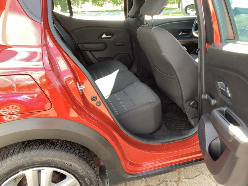 Dacia Sandero III 1.0 TCe 100 ECO-G Stepway Comfort — photo 12