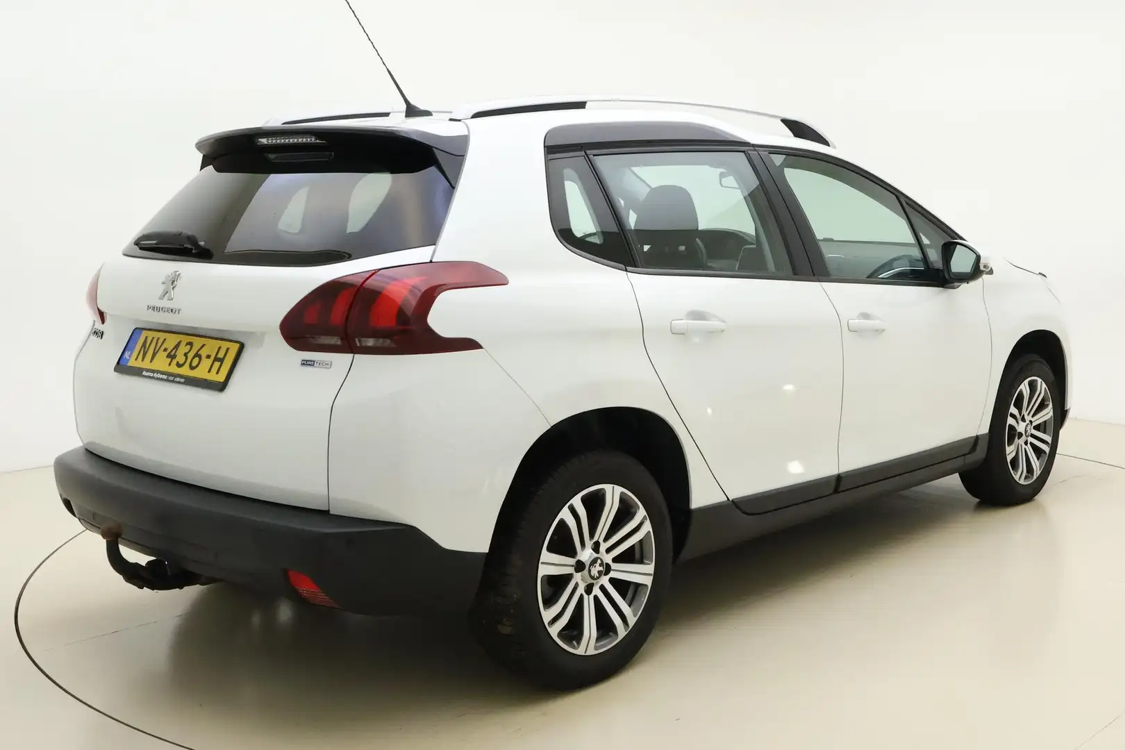 Peugeot 2008 1.2 PureTech Blue Lion 110 Pk | Navigatie | Trekha Weiß - 2
