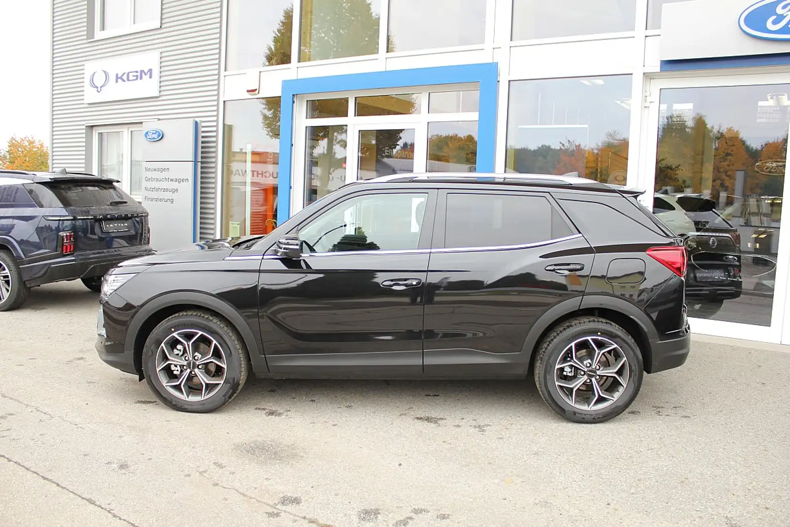 KGM Sonstige Korando 1,5 GDI Smart Aut. Schwarz - 2