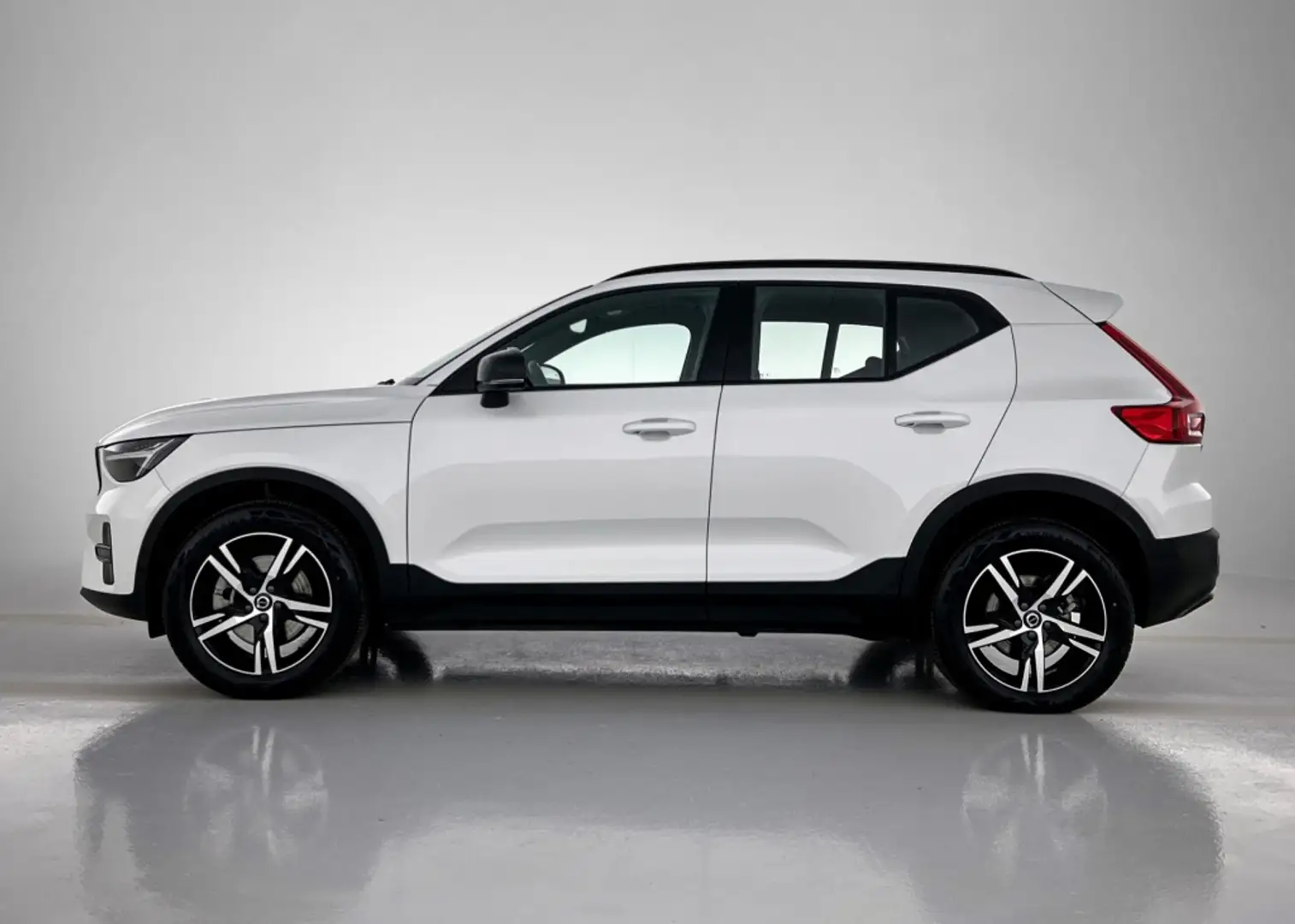 Volvo XC40 2.0 B4 Plus Dark Wit - 2
