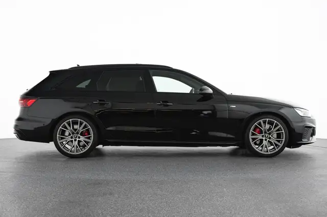 Audi A4 view 4