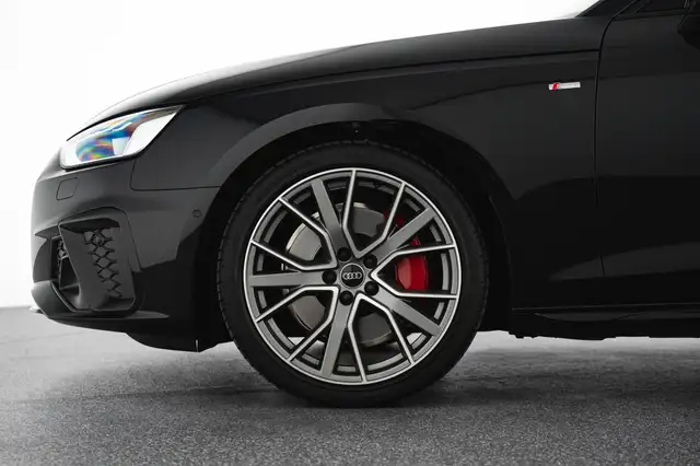 Audi A4 view 9