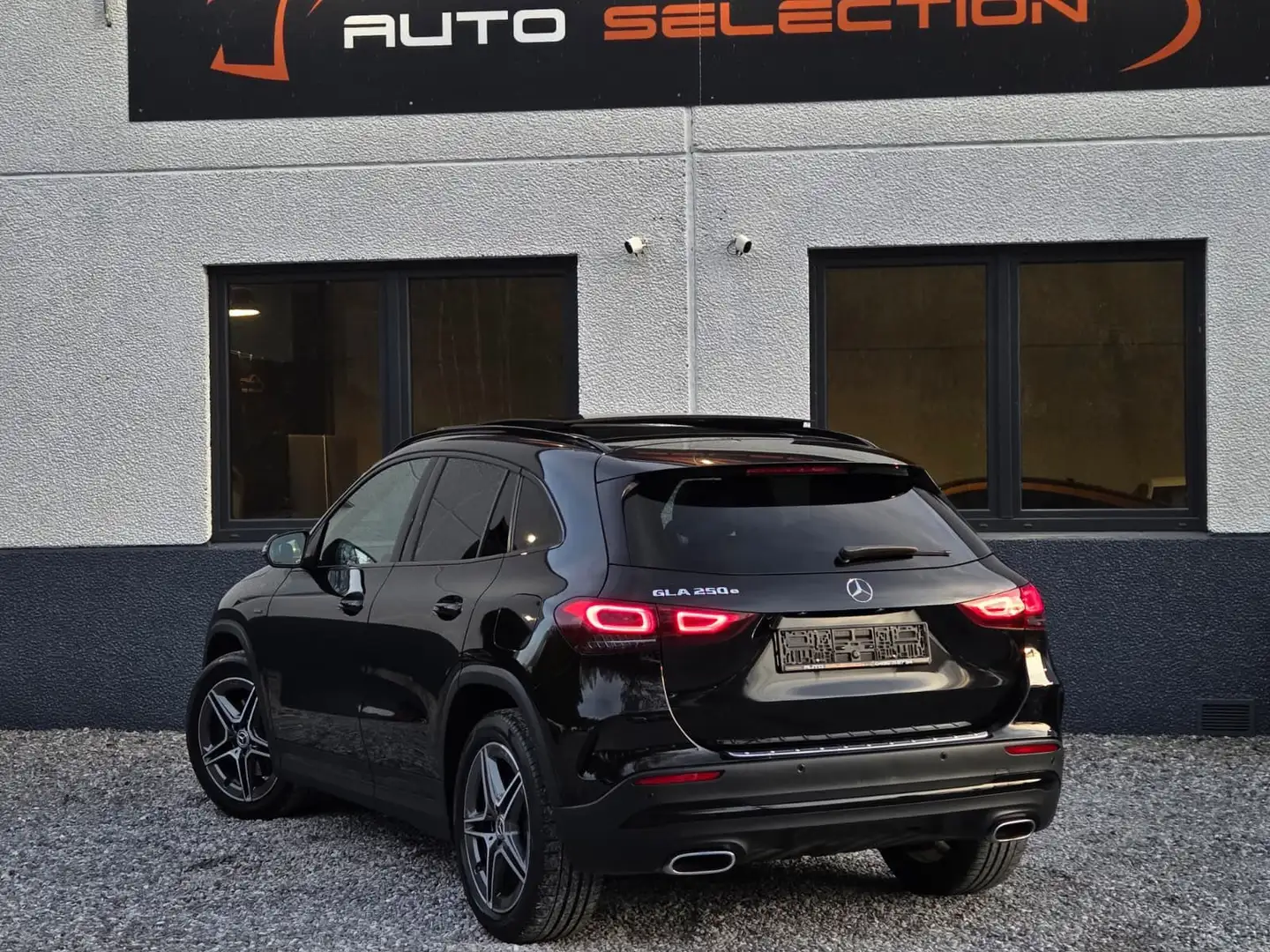 Mercedes-Benz GLA 250 e PHEV - AMG - PANO - ECL. AMBIANCE - 1ER PROP. Zwart - 2