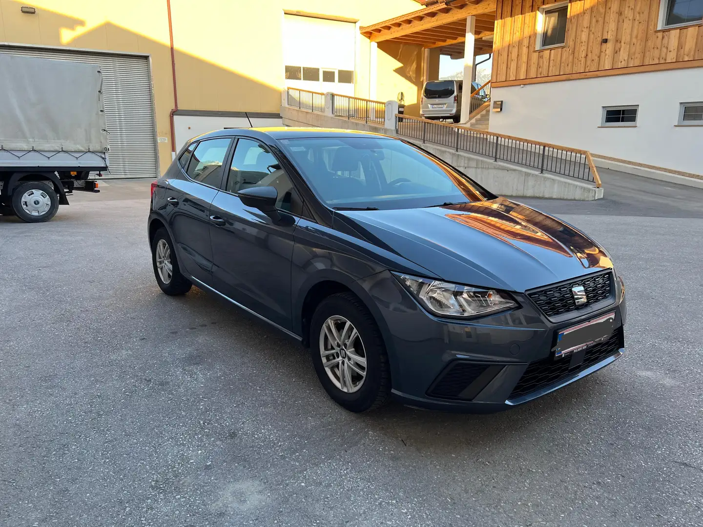 SEAT Ibiza Ibiza 1,0 Reference Reference Grau - 1