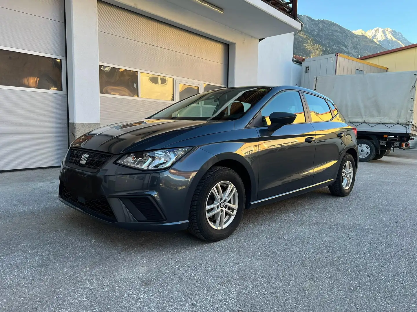 SEAT Ibiza Ibiza 1,0 Reference Reference Grau - 2