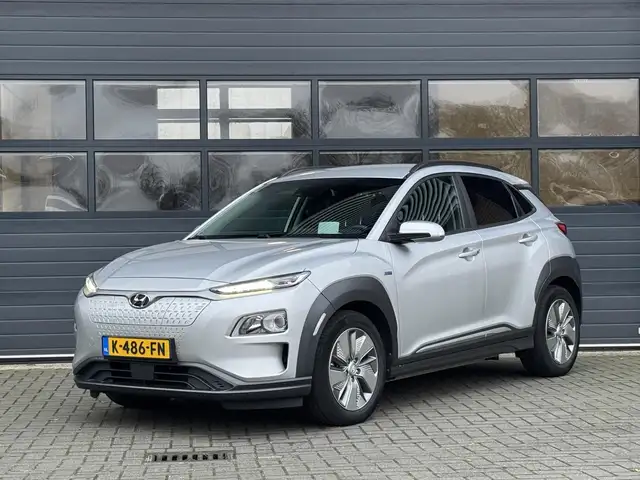 Hyundai KONA EV FASHION 64 KWH I 3 FASE I 100% SOH I P-CAMERA I