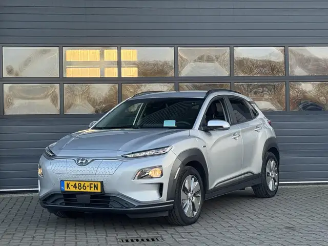 Hyundai KONA EV FASHION 64 KWH I 3 FASE I 100% SOH I P-CAMERA I
