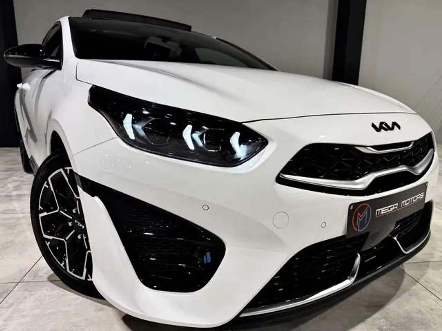 Kia ProCeed / pro_cee'd 1.5i TURBO GT-LiNE PANO B.AUTO F1 CARPLAY DiSTRO++ Weiß - 1