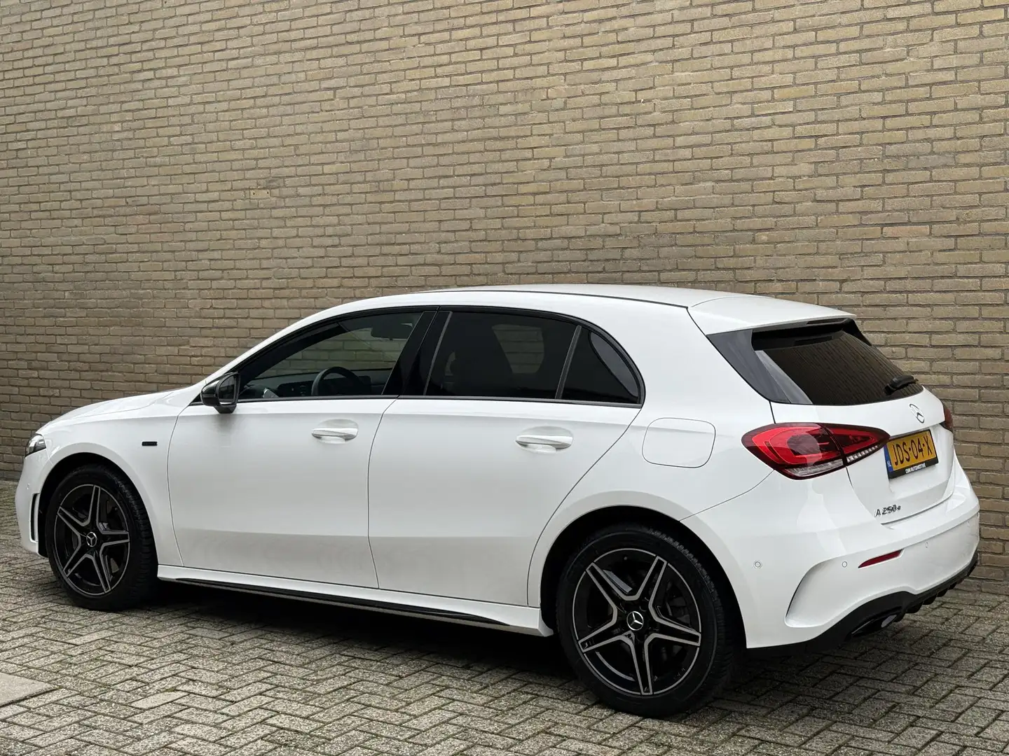 Mercedes-Benz A 250 250e AMG-Line | Navigatie | Lane assist | Sfeerver Blanc - 2