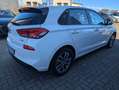 Hyundai i30 1.6 CRDI DCT YES! 2.Hand/Scheckheft/LHZ/SHZ/Navi/T Weiß - thumbnail 4