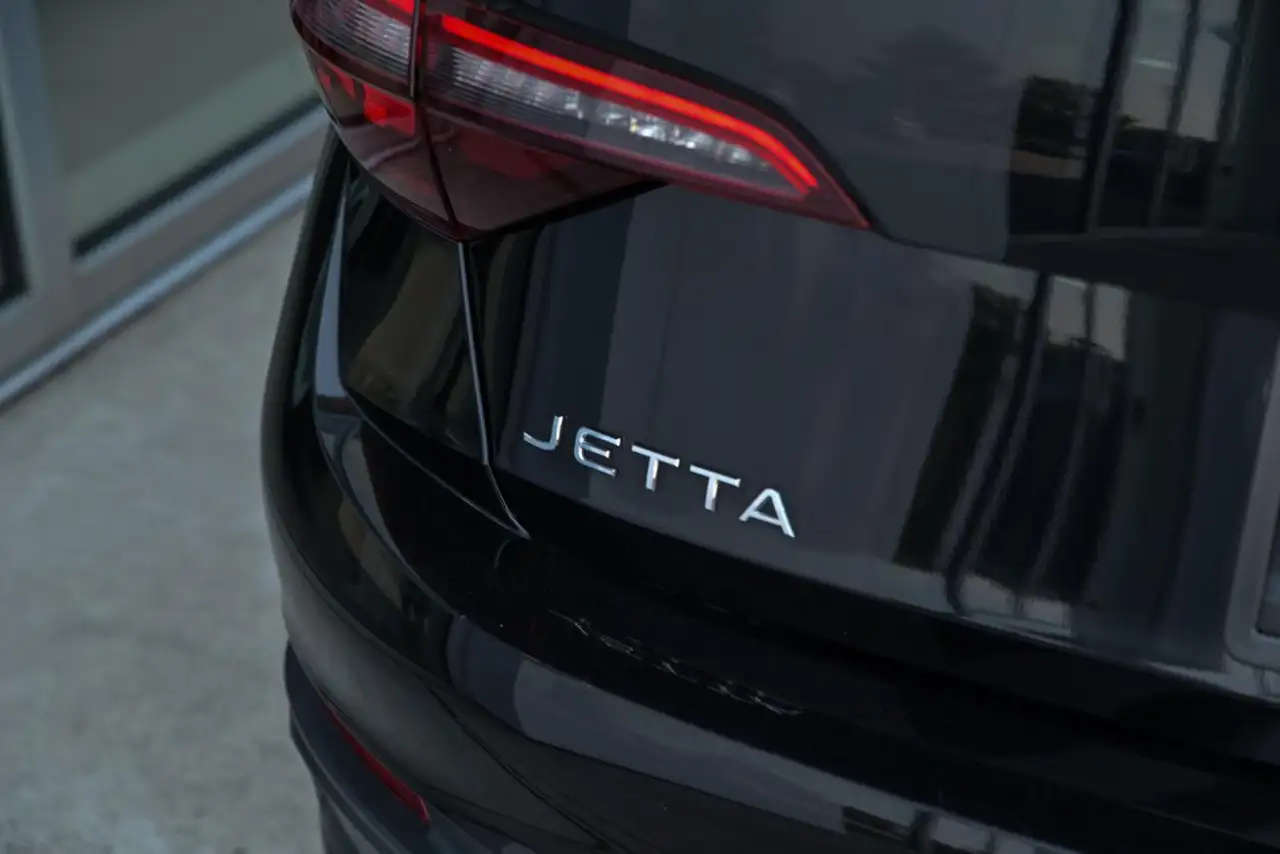 Volkswagen Jetta снимка Volkswagen Jetta