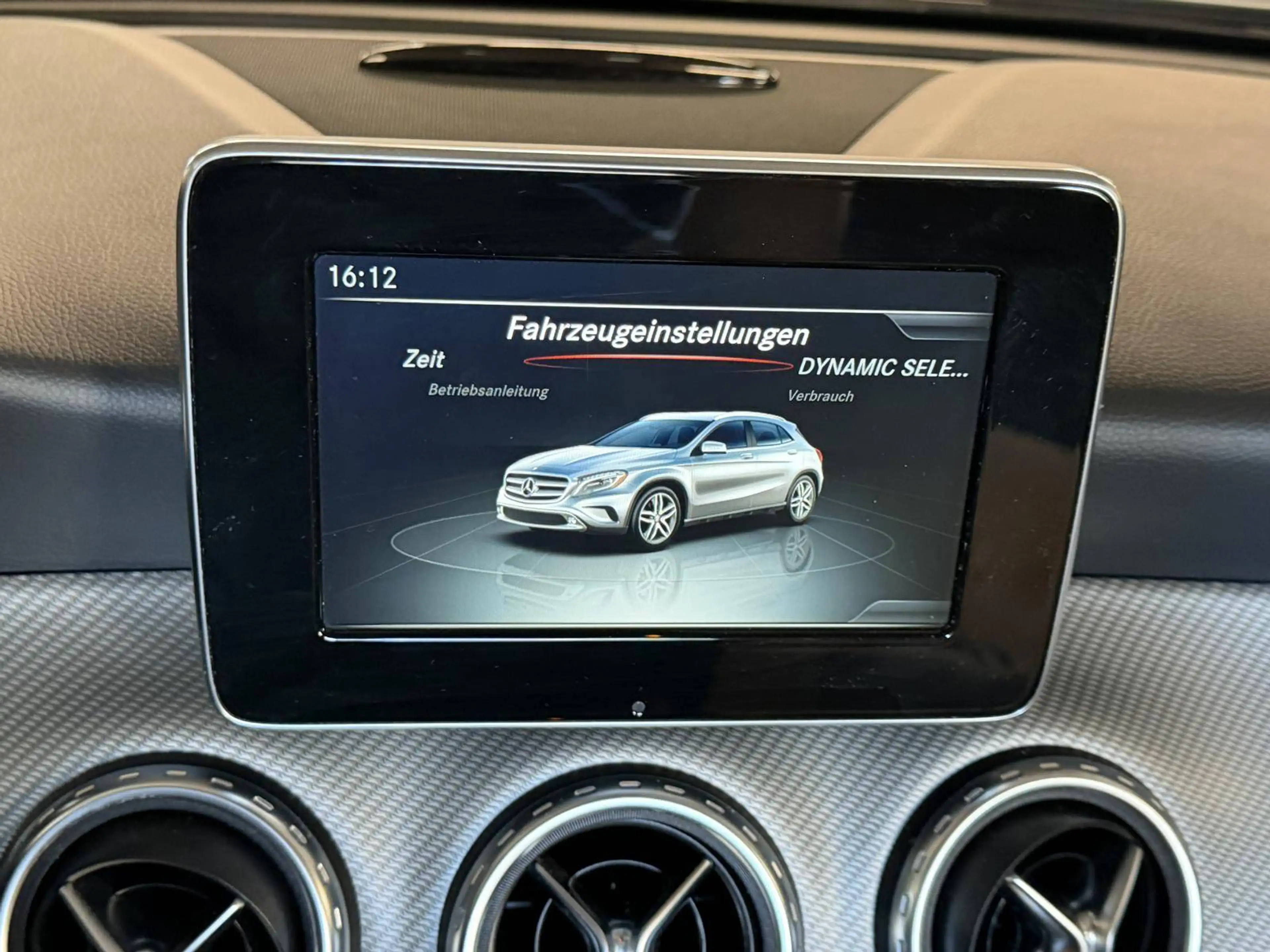 Mercedes-Benz GLA 180 GLA 180 CDI Automatik Sitzheizung PDC vorne & hinten Navigation AHK — photo 21