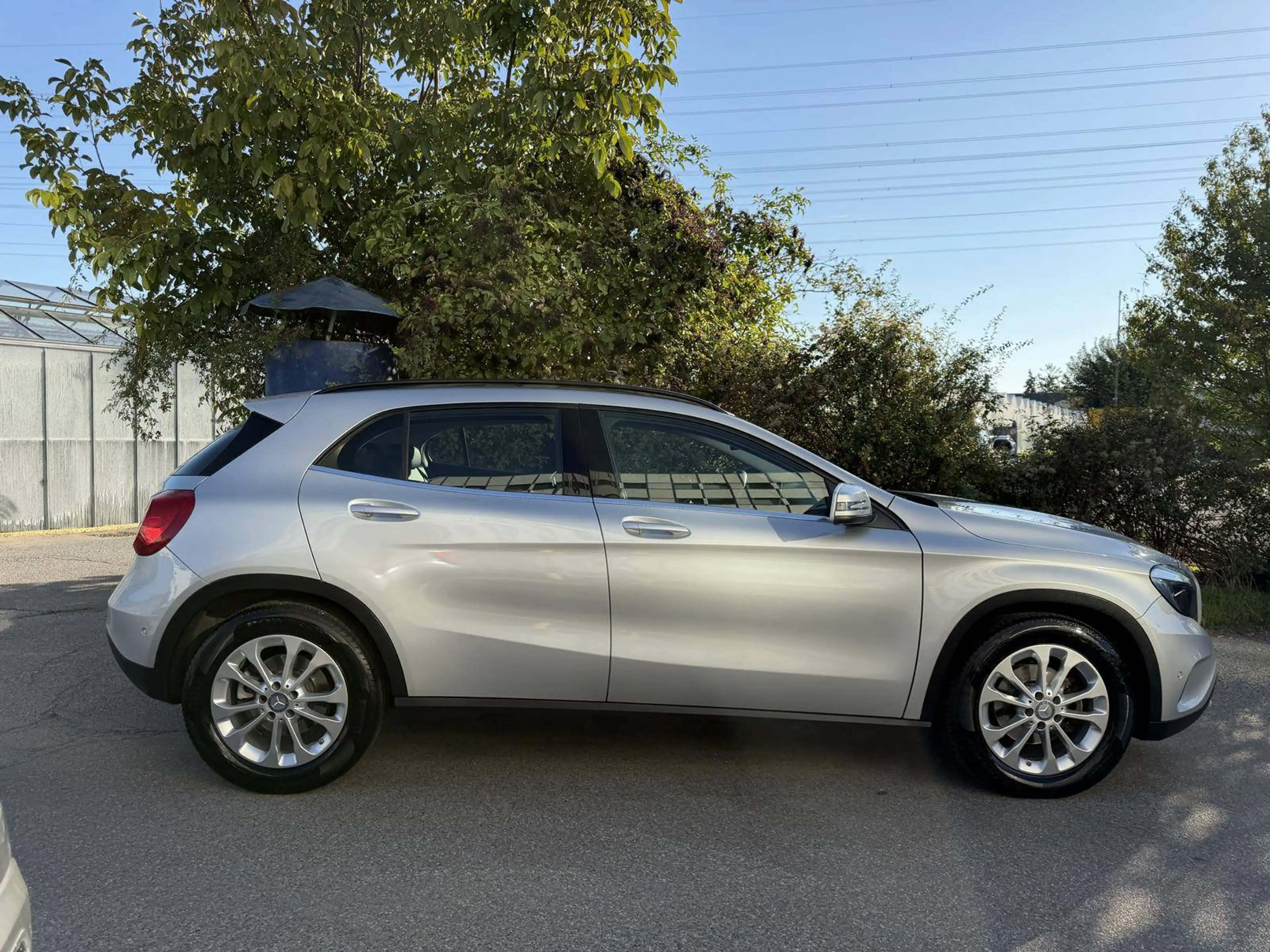 Mercedes-Benz GLA 180 GLA 180 CDI Automatik Sitzheizung PDC vorne & hinten Navigation AHK — photo 2