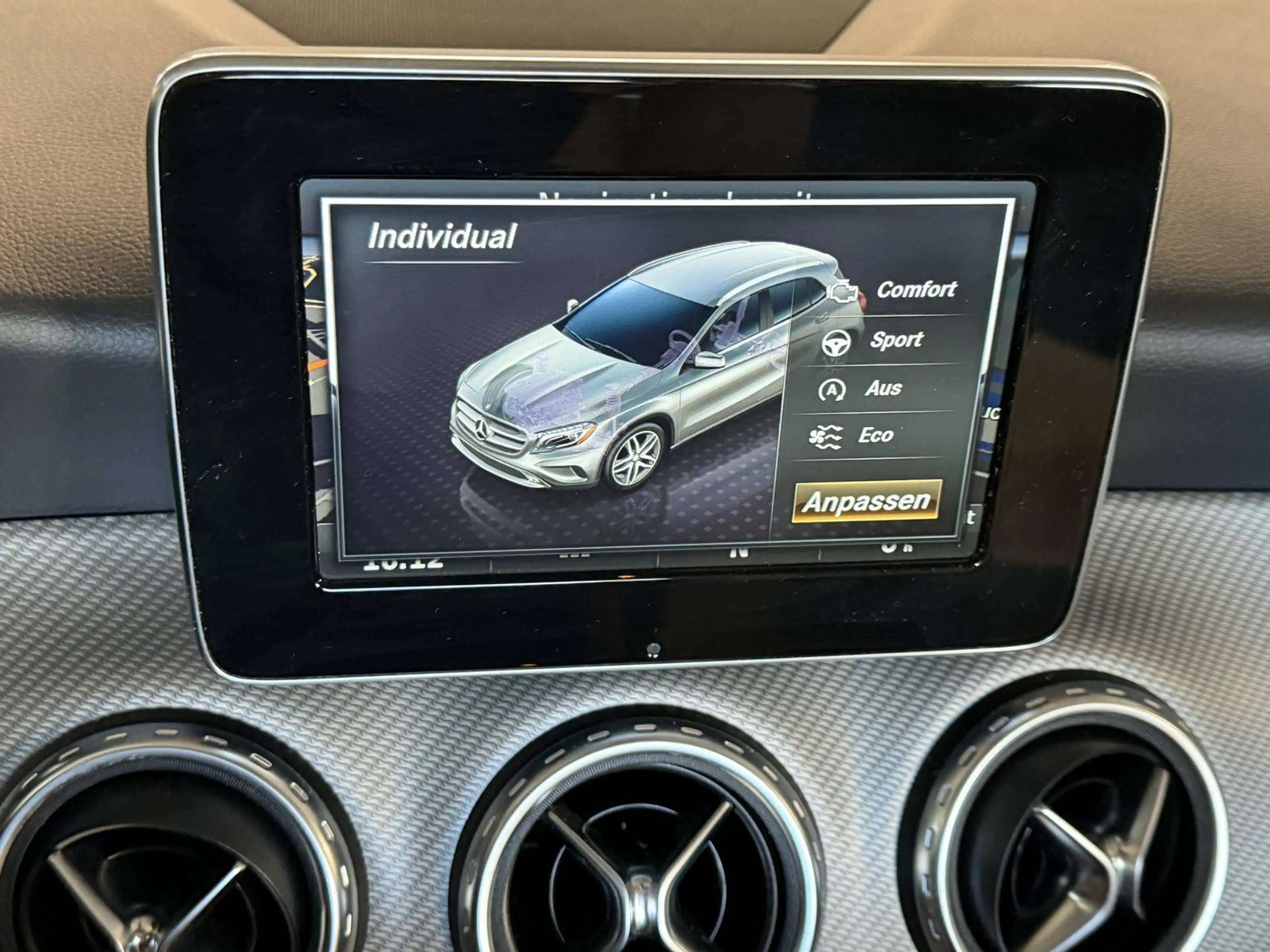 Mercedes-Benz GLA 180 GLA 180 CDI Automatik Sitzheizung PDC vorne & hinten Navigation AHK — photo 19