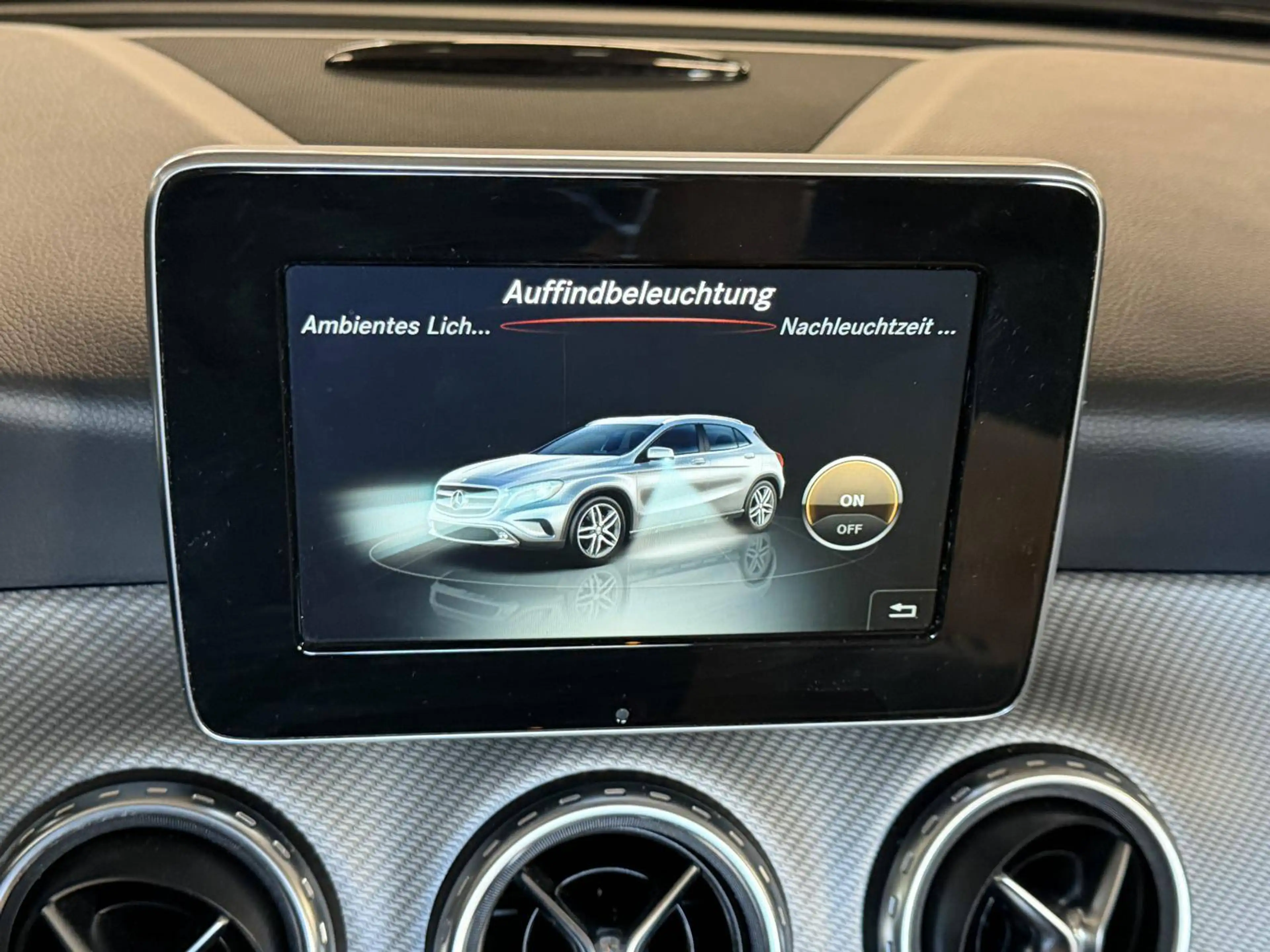 Mercedes-Benz GLA 180 GLA 180 CDI Automatik Sitzheizung PDC vorne & hinten Navigation AHK — photo 22