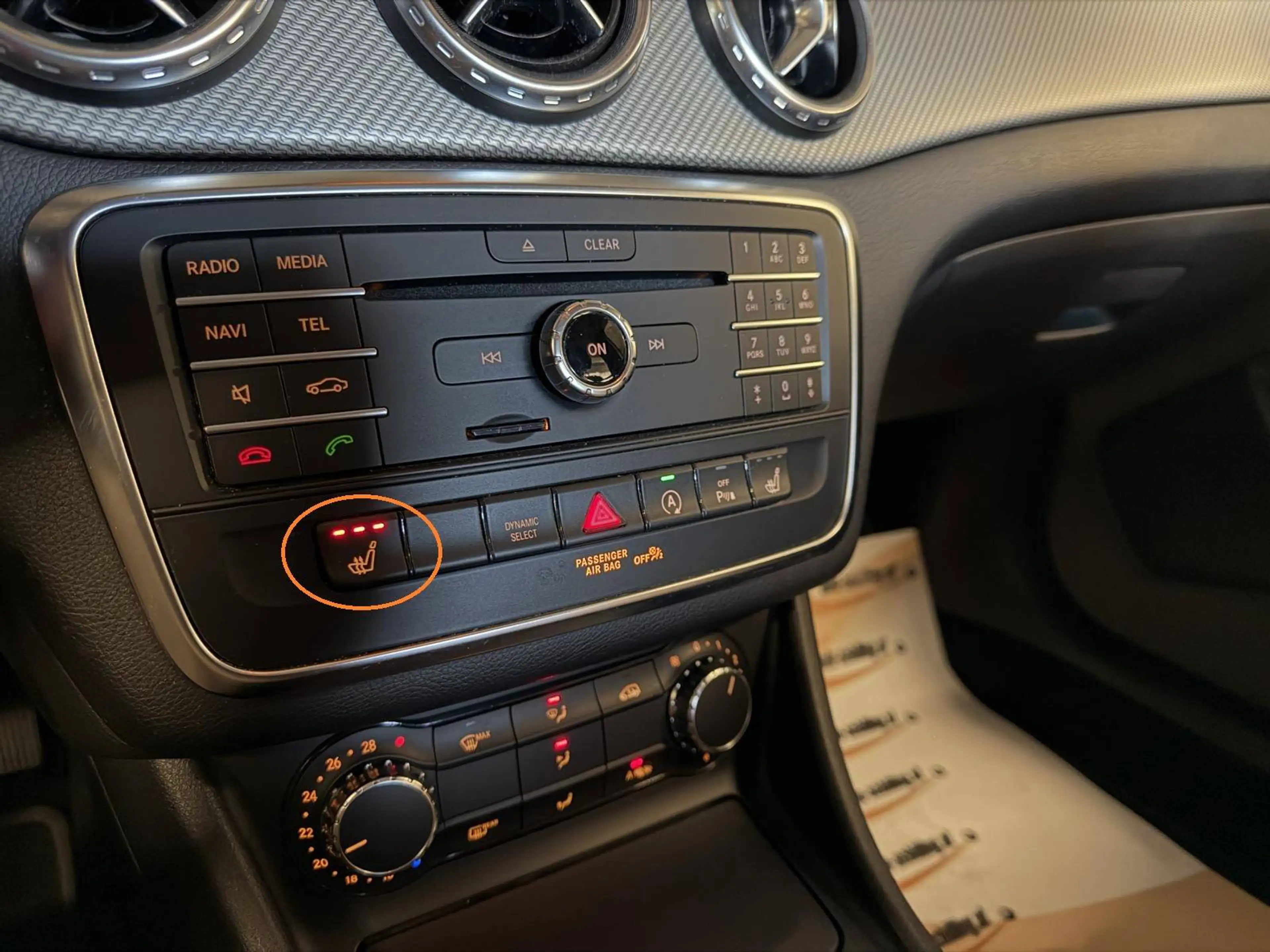 Mercedes-Benz GLA 180 GLA 180 CDI Automatik Sitzheizung PDC vorne & hinten Navigation AHK — photo 17