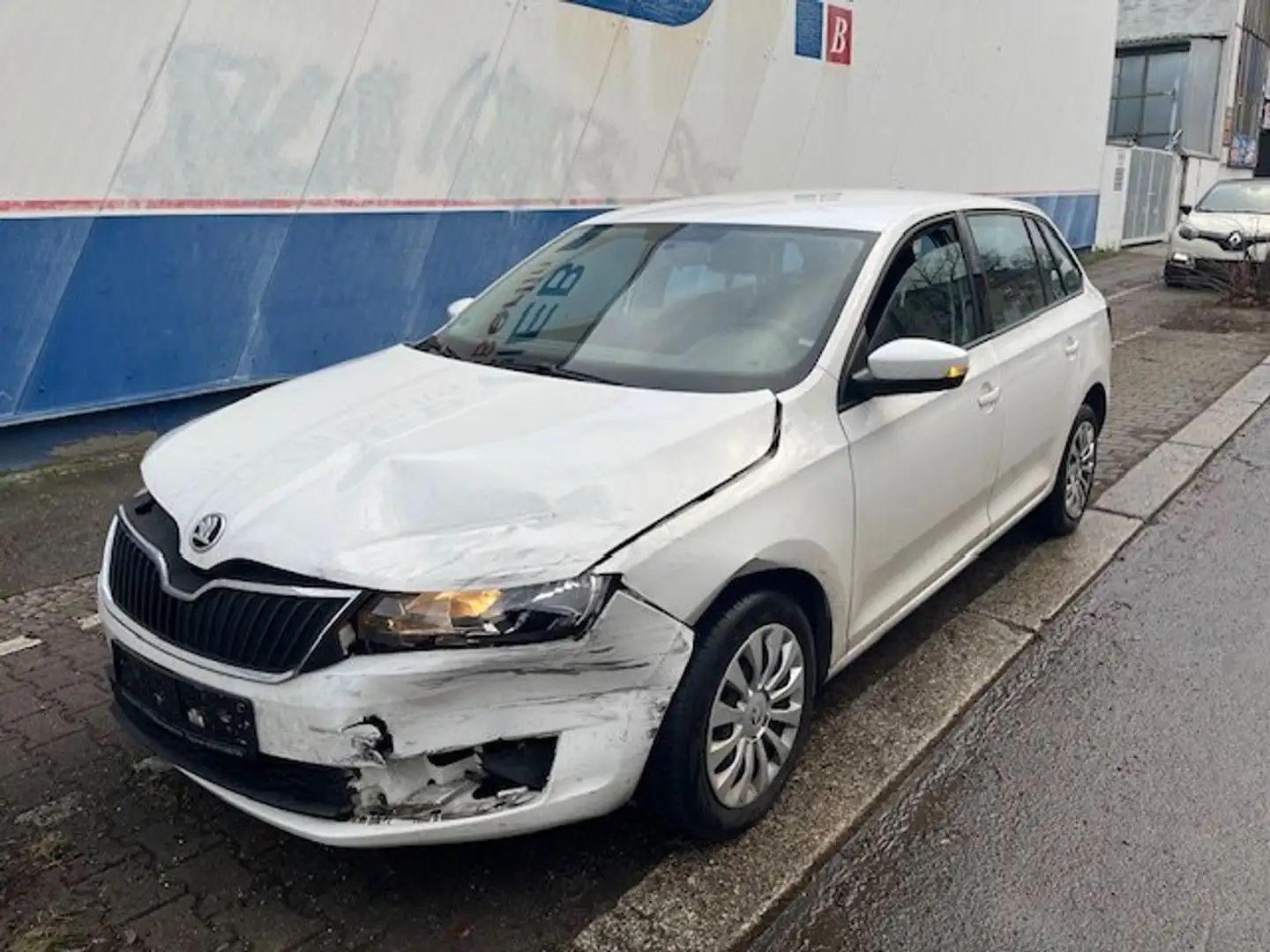 Skoda Rapid/Spaceback Active Weiß - 2