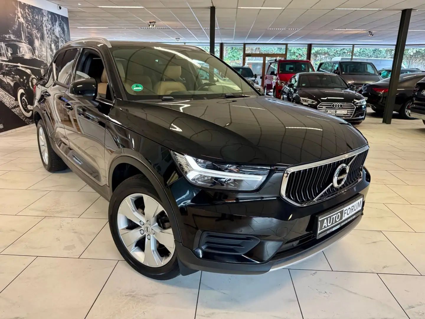 Volvo XC40 2.0 T5 AWD AUT LEDER NAVI LED CAM SHZ PDC Schwarz - 2