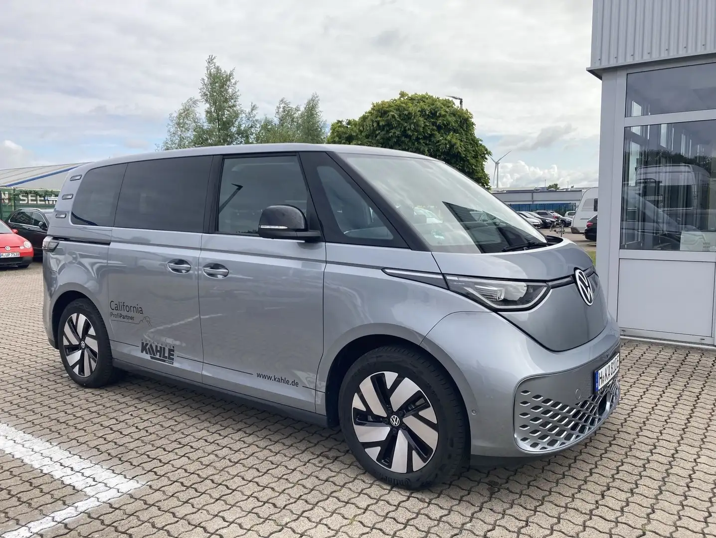 Volkswagen ID. Buzz Pro Navi AHK LED ACC SHZ Klima RFK App-Connect PDC Серый - 2