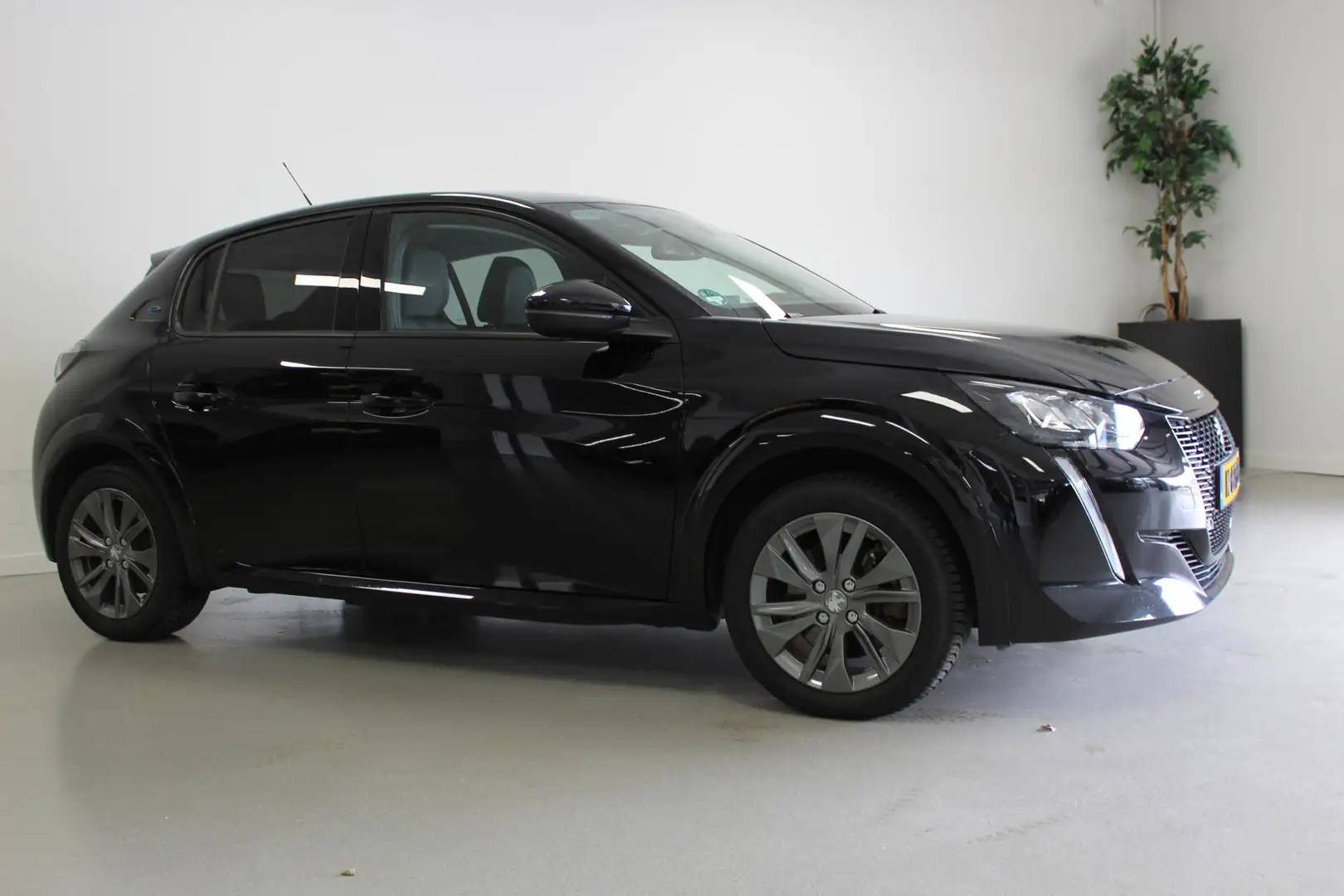 Peugeot e-208 EV Allure 50 kWh | 308KM! | 3-FASE | CLIMA | PDC | Zwart - 2