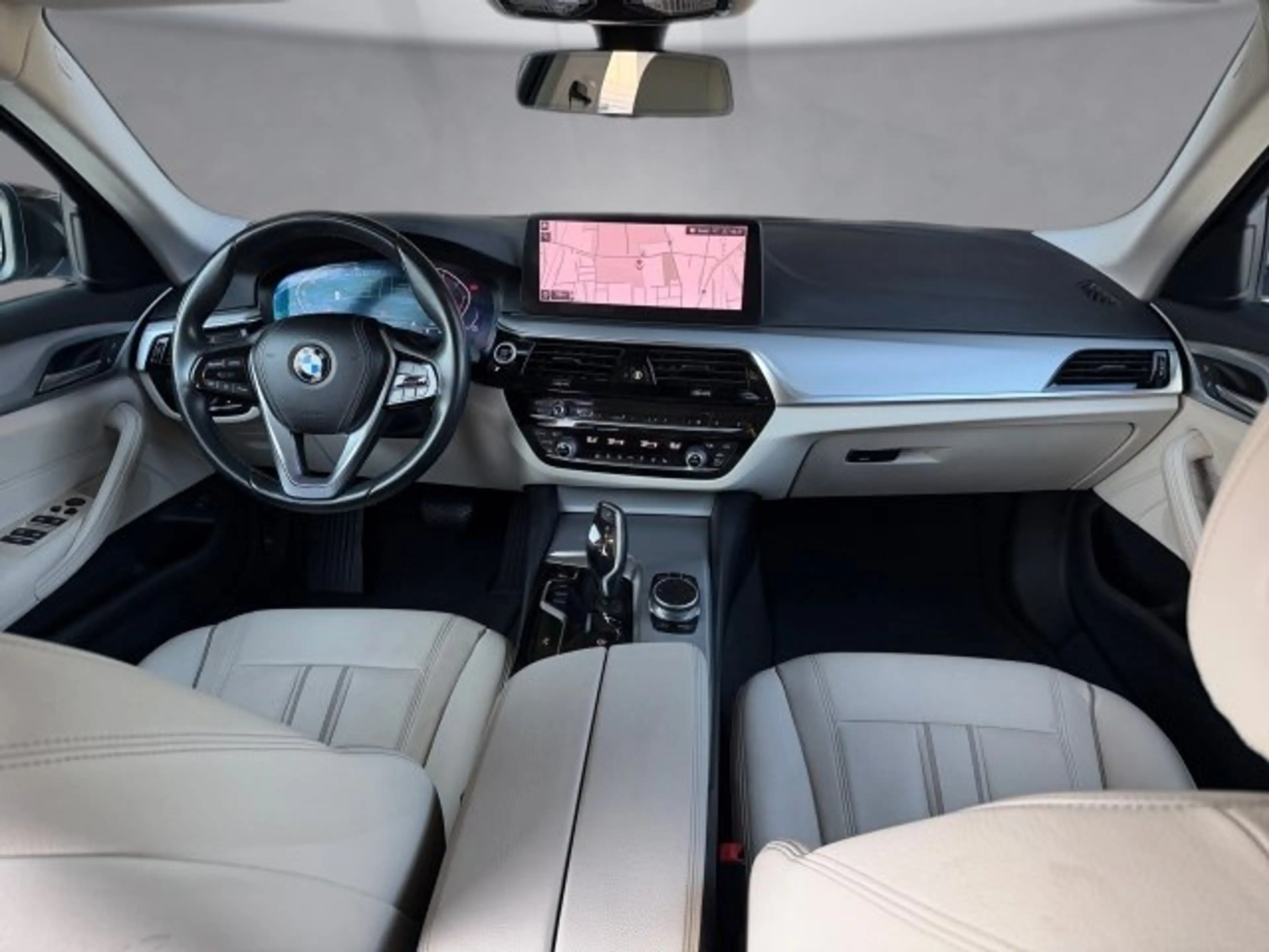 BMW 518 d Touring G31 B47 — photo 15