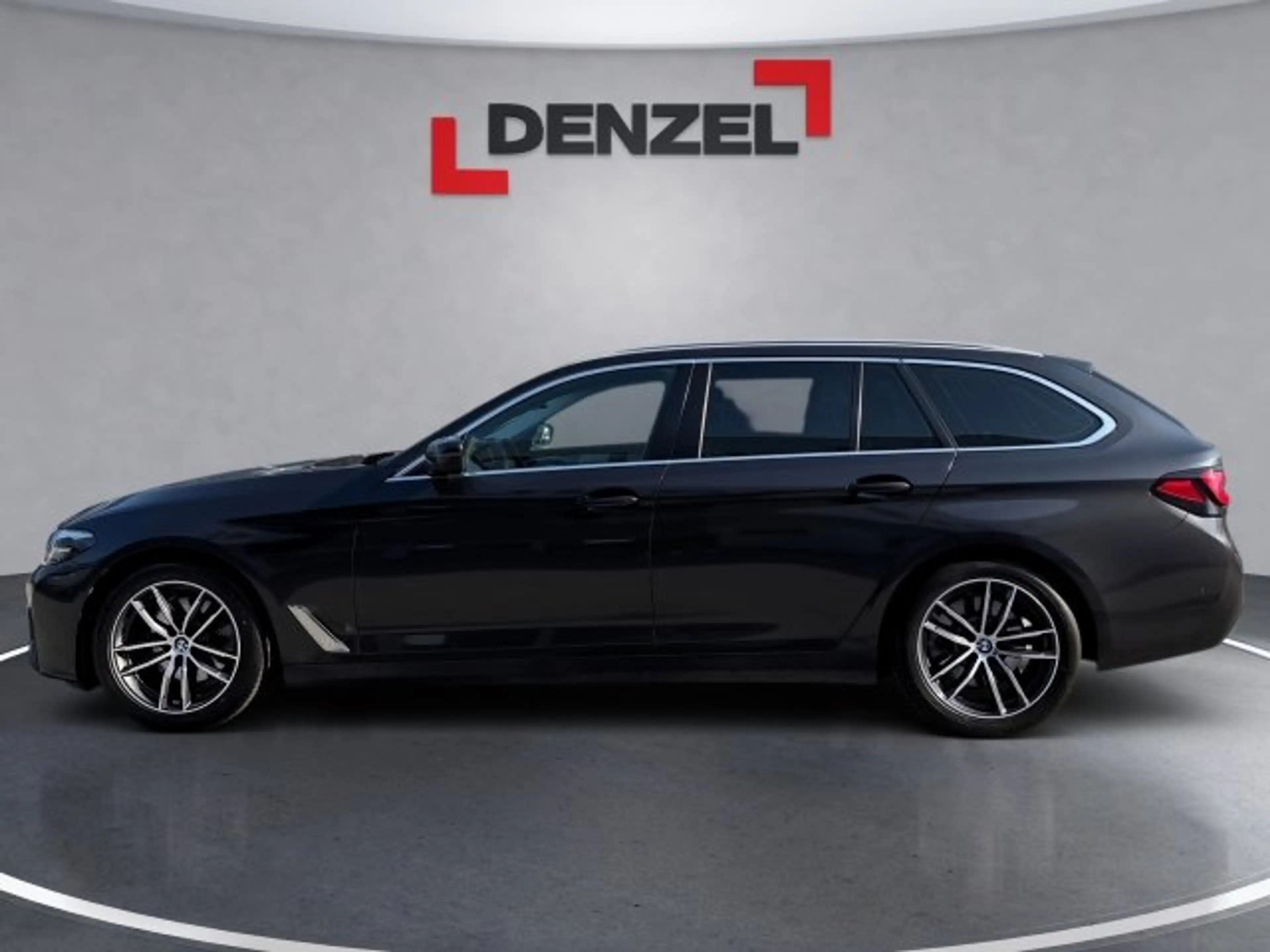 BMW 518 d Touring G31 B47 — photo 8
