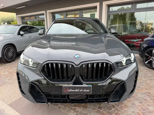 BMW X6 view 3