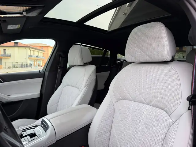 BMW X6 view 11