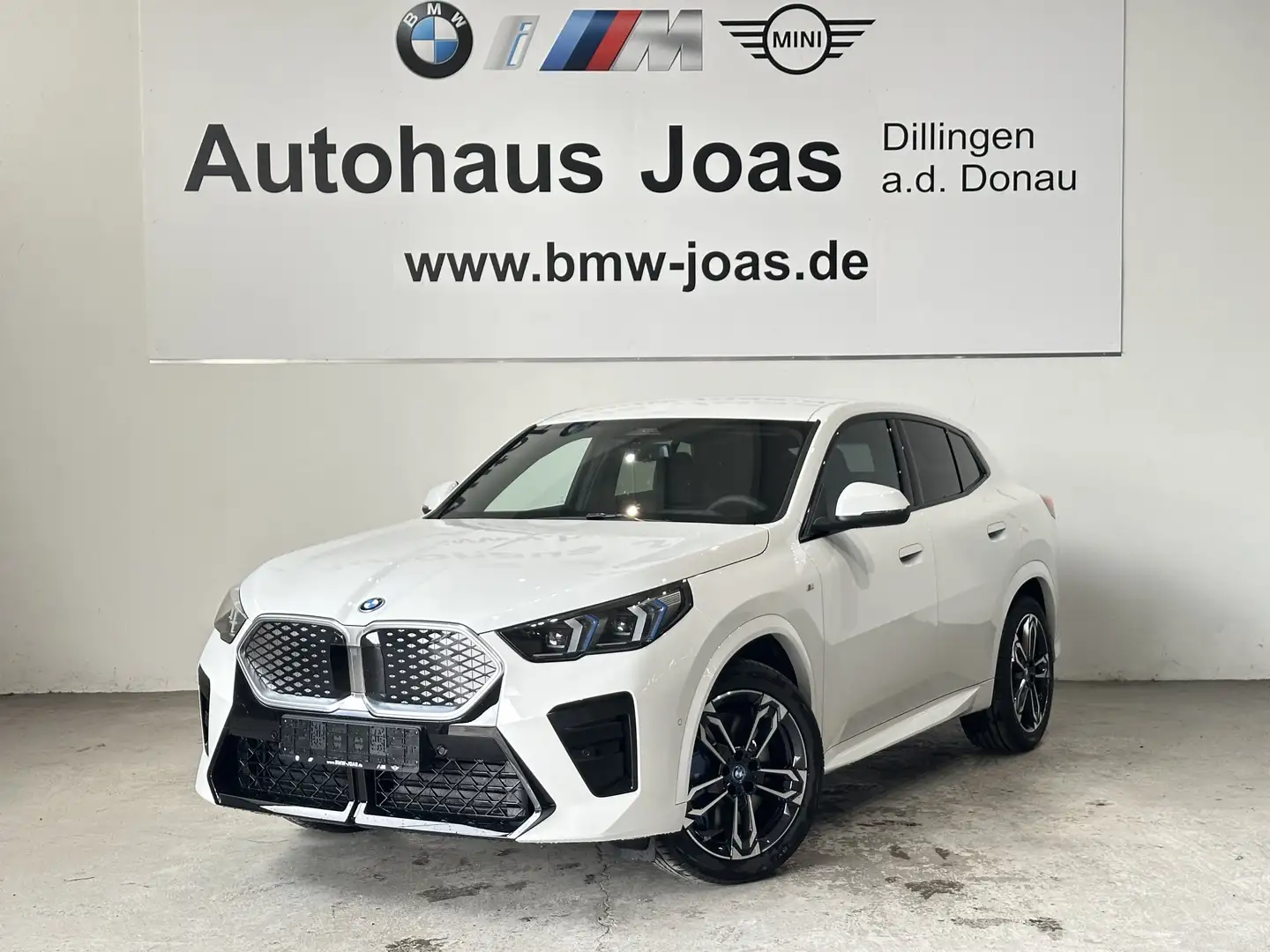 BMW iX2 Komfortzugang, M Sportpaket, AHK Head-Up Weiß - 1