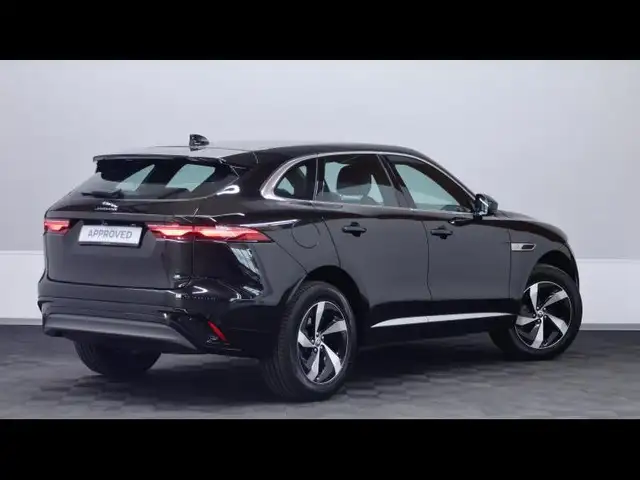 Jaguar F-Pace view 4