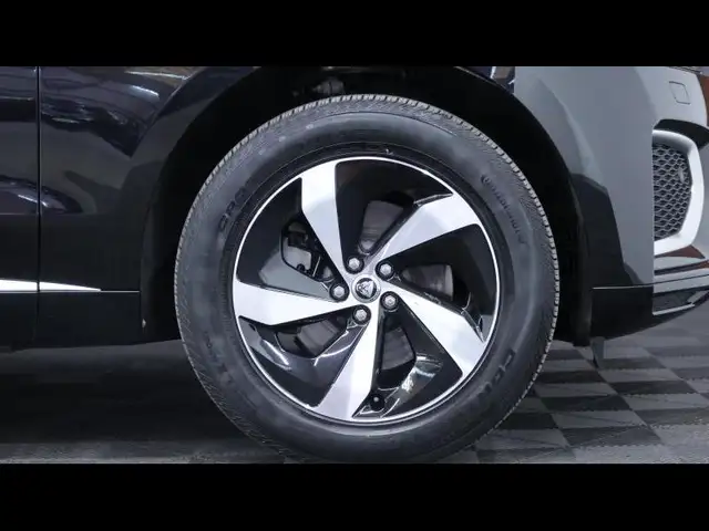 Jaguar F-Pace view 6