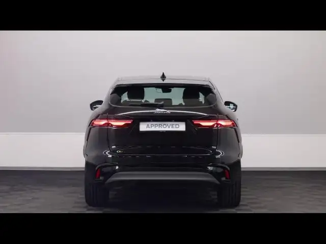Jaguar F-Pace view 5