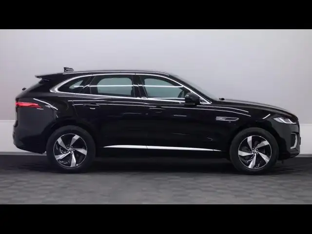 Jaguar F-Pace view 3