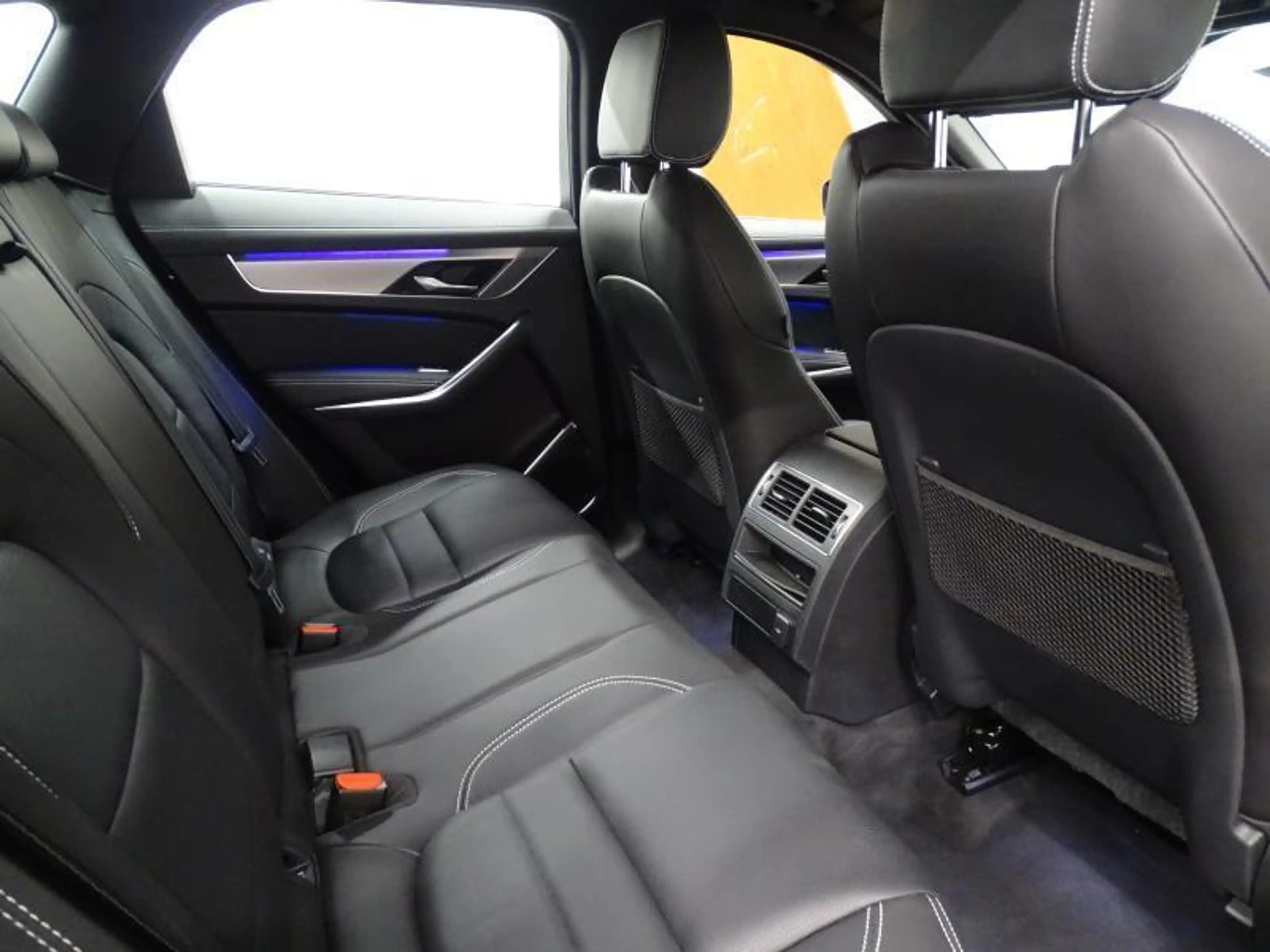 Jaguar F-Pace D165 S AWD AUTO — photo 9