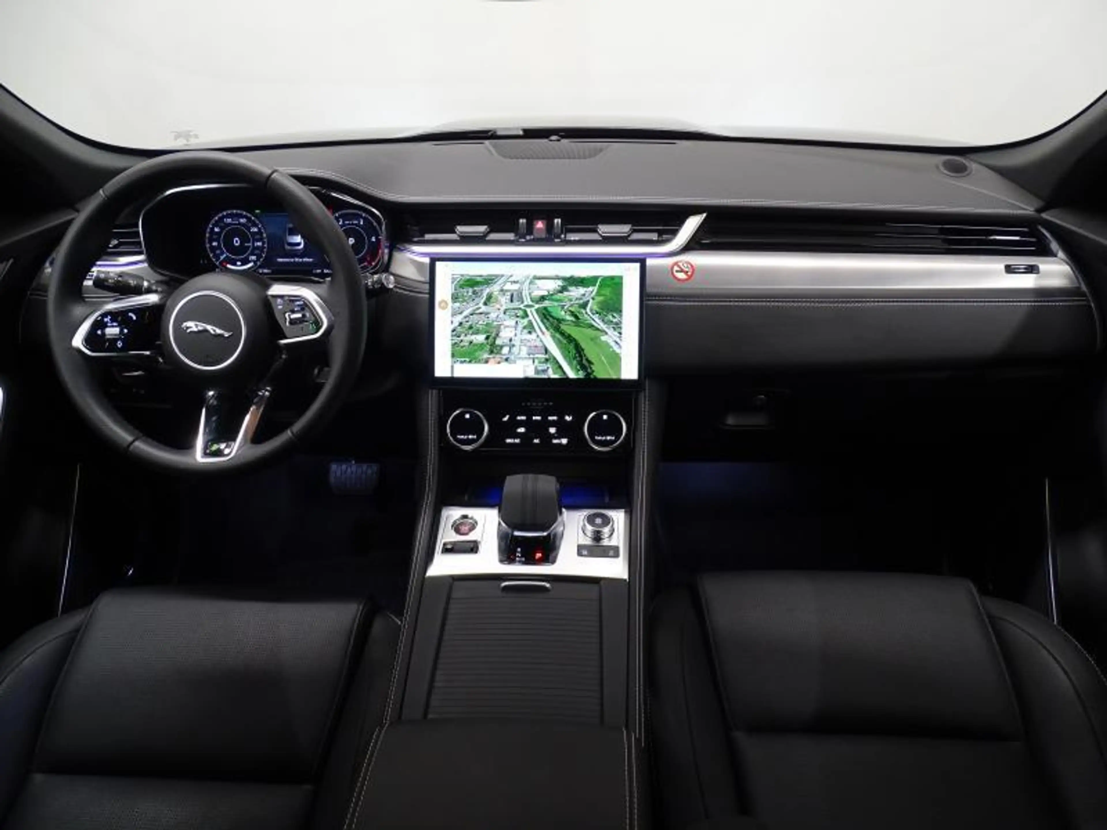 Jaguar F-Pace D165 S AWD AUTO — photo 11