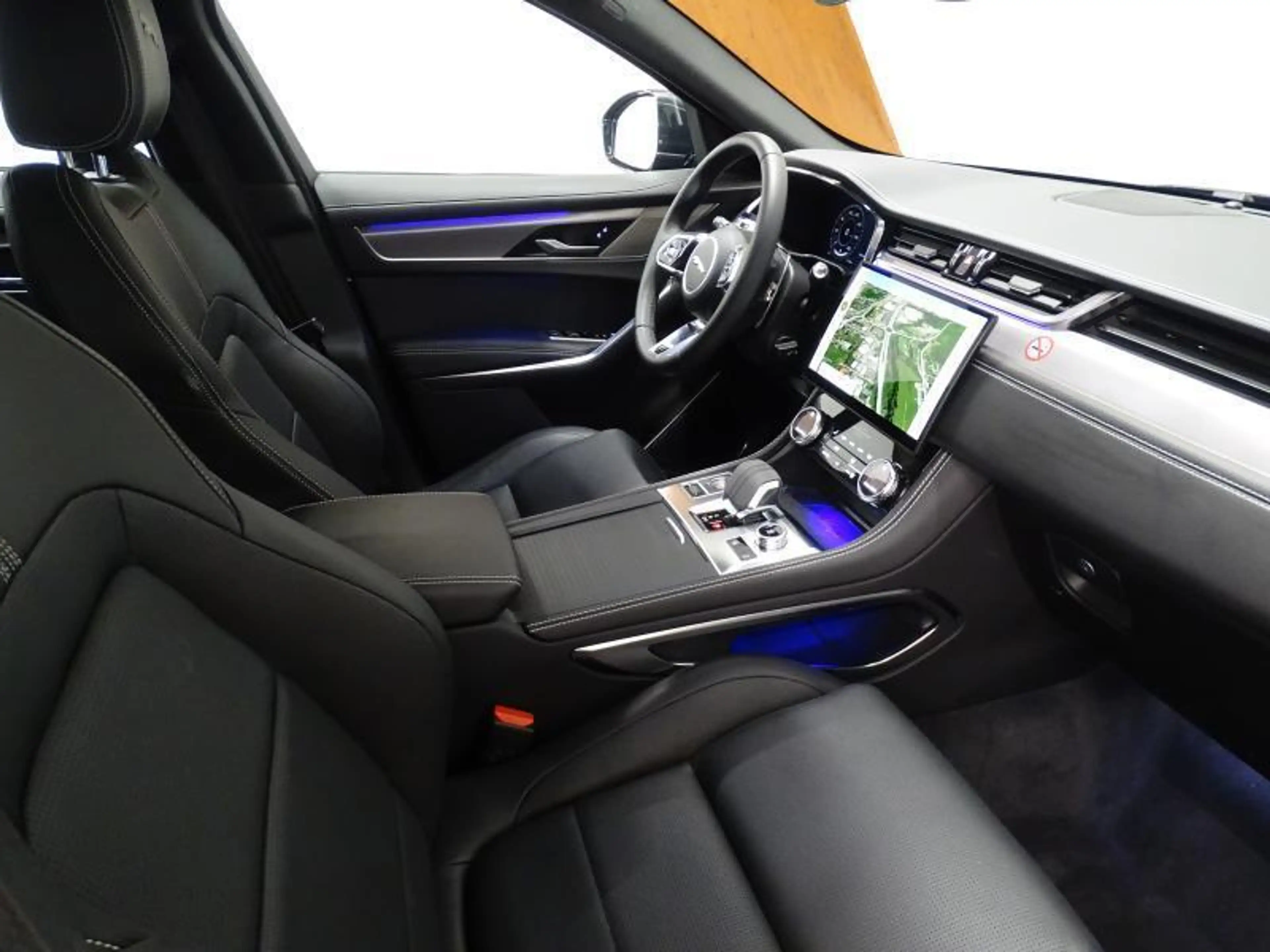 Jaguar F-Pace D165 S AWD AUTO — photo 10
