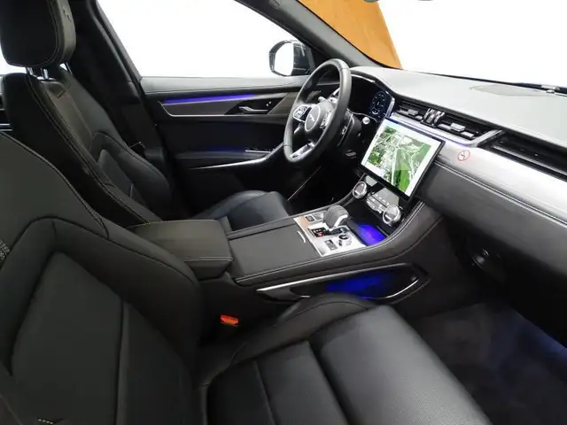 Jaguar F-Pace view 10