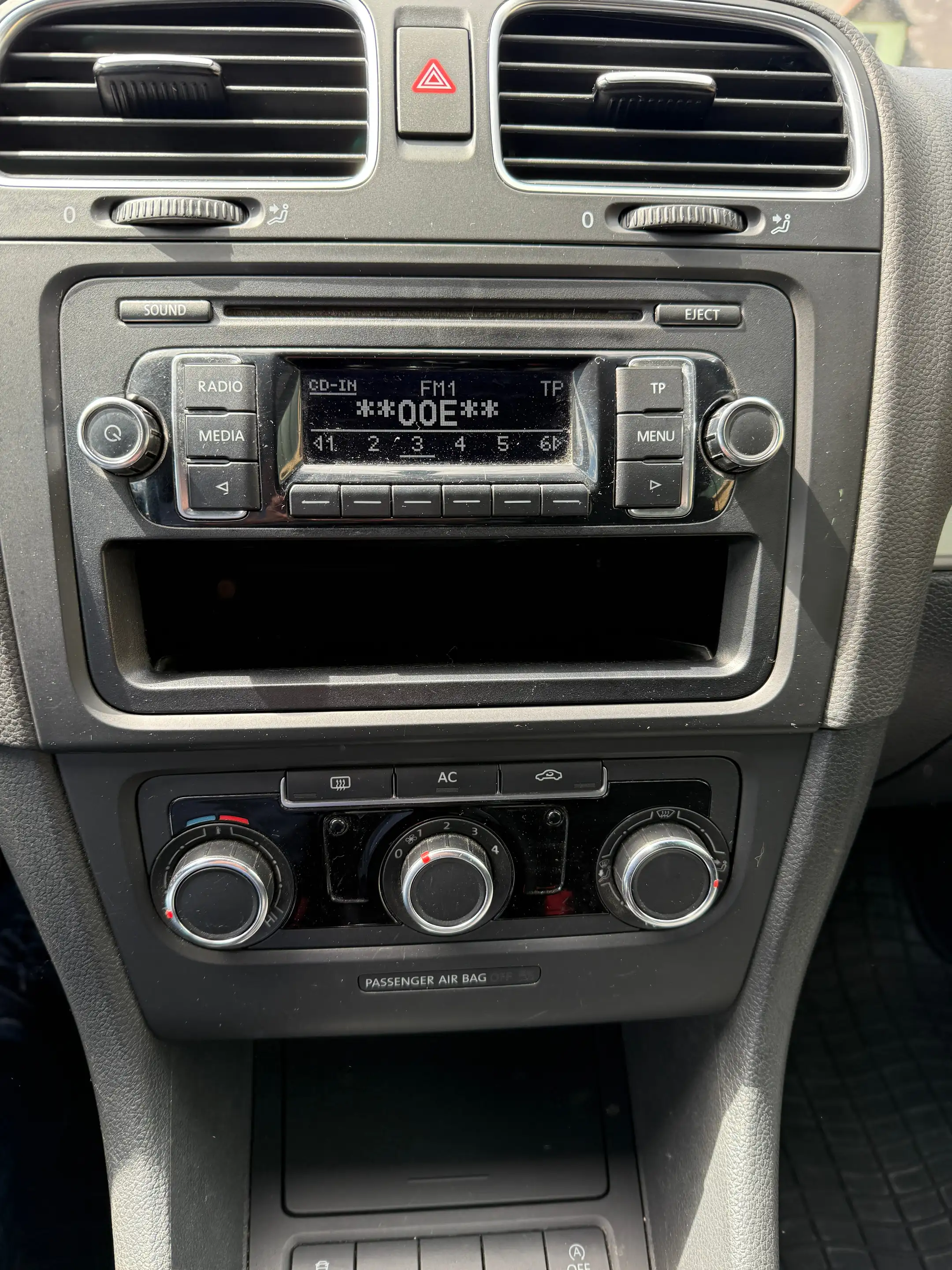 Volkswagen Golf Cabriolet — photo 12