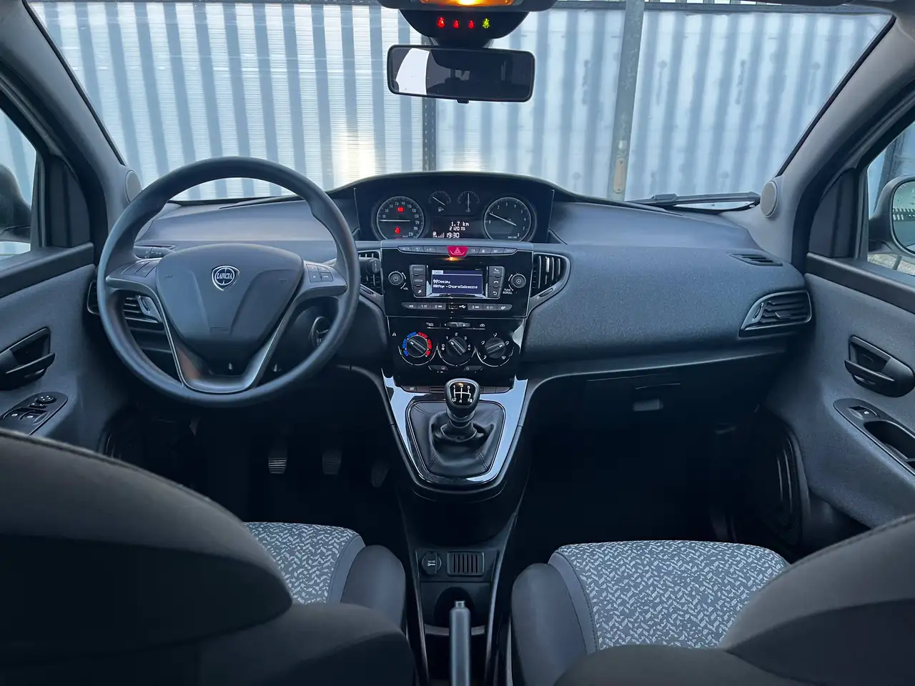 Lancia Ypsilon 2022 — фото 9