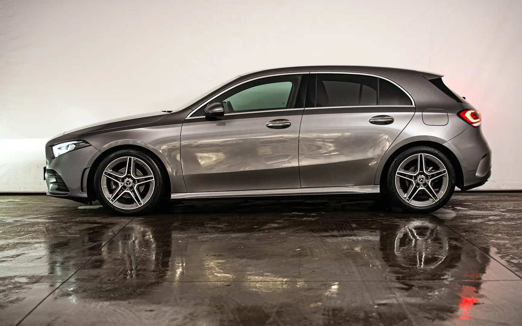 Mercedes-Benz A 180 A 180 AMG Line Gris - 2