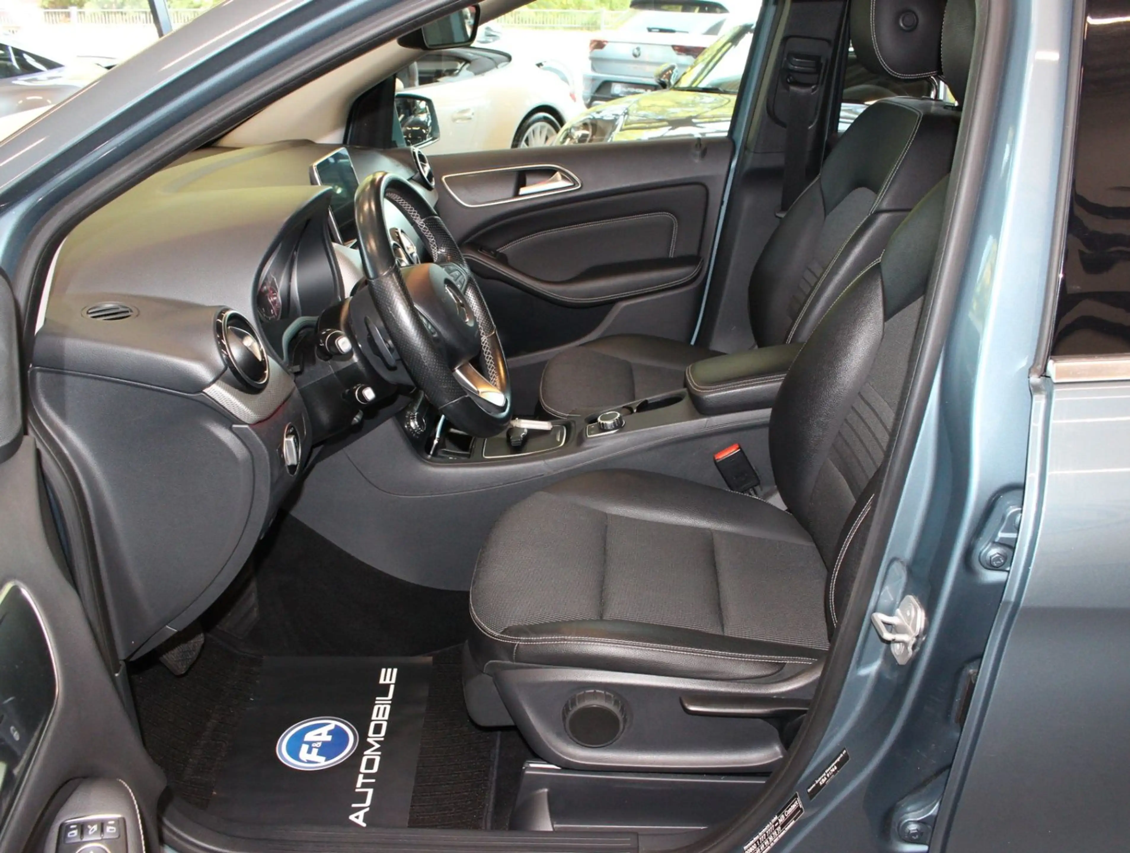 Mercedes-Benz B 220 CDI Urban COMAND|LED|AHK+Totwinkel+PDC — photo 11